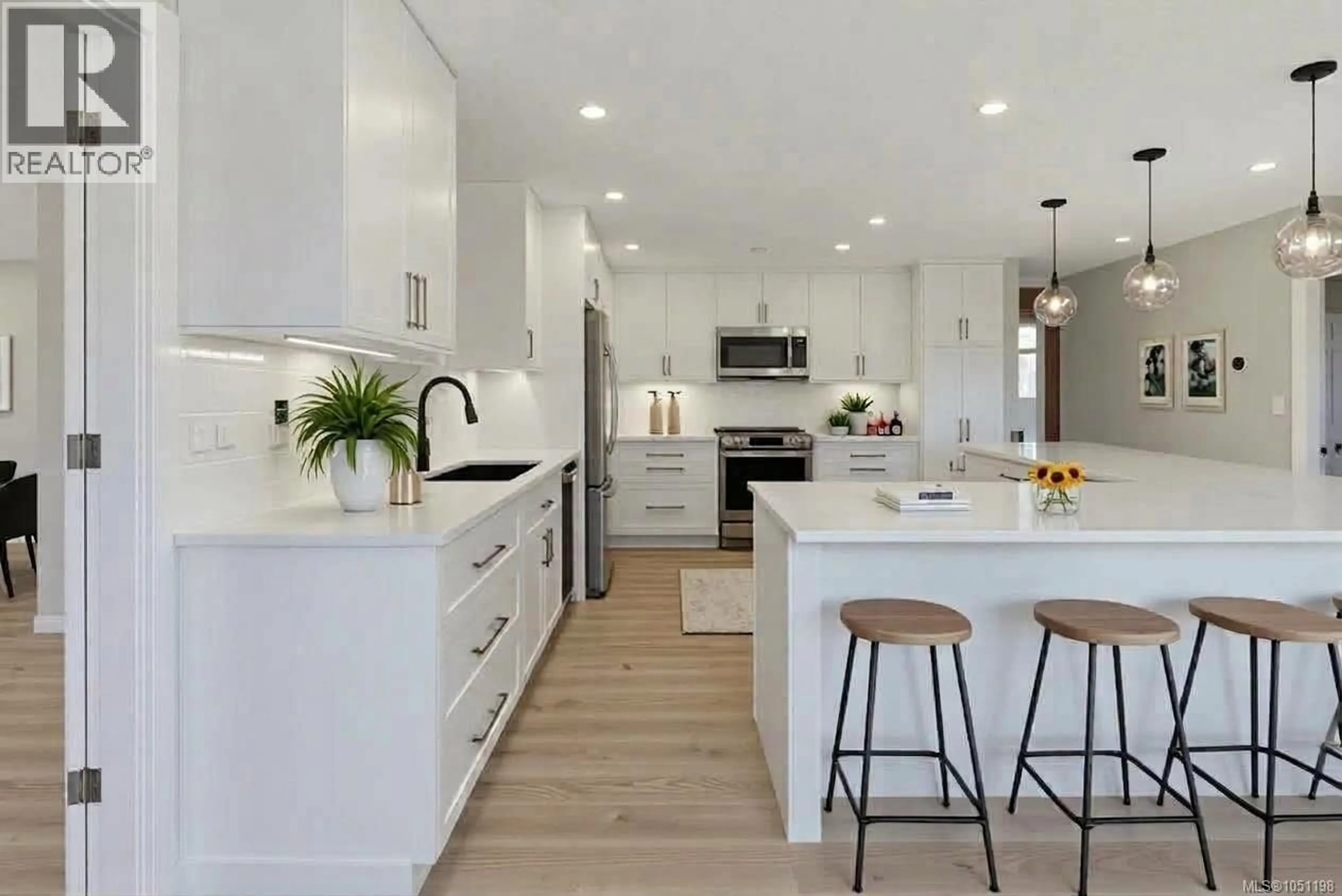 Open concept kitchen, unknown for 916 BURNSIDE ROAD WEST, Saanich British Columbia V8Z1N2