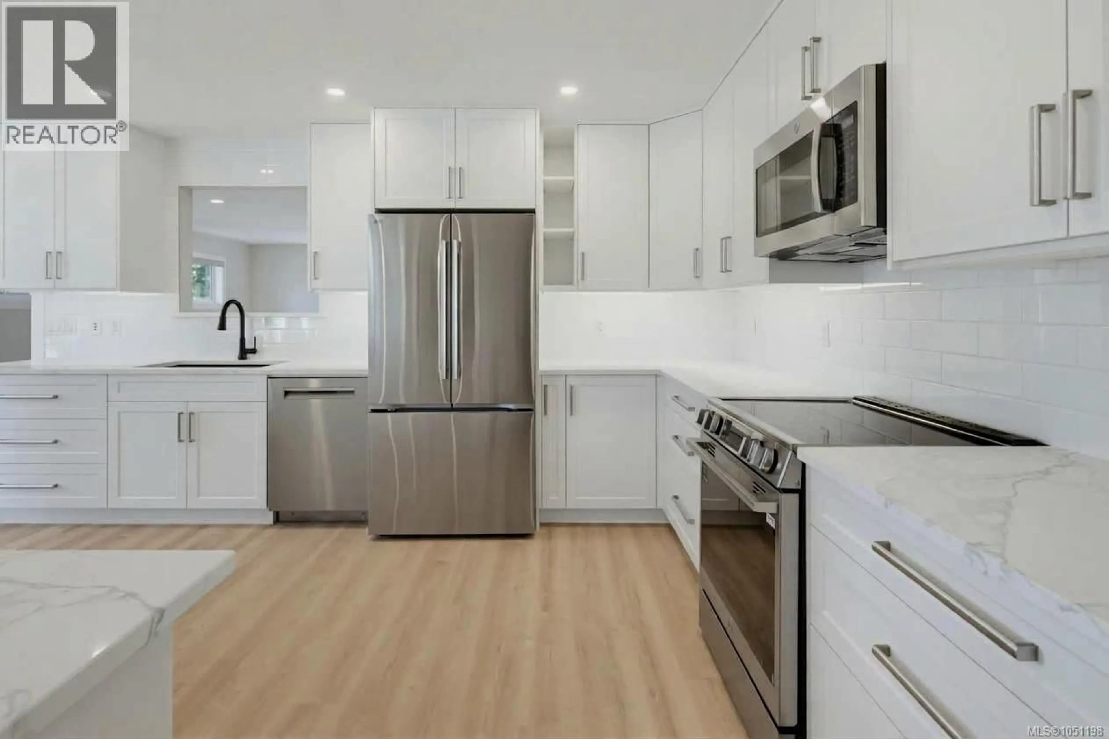 Open concept kitchen, unknown for 916 BURNSIDE ROAD WEST, Saanich British Columbia V8Z1N2