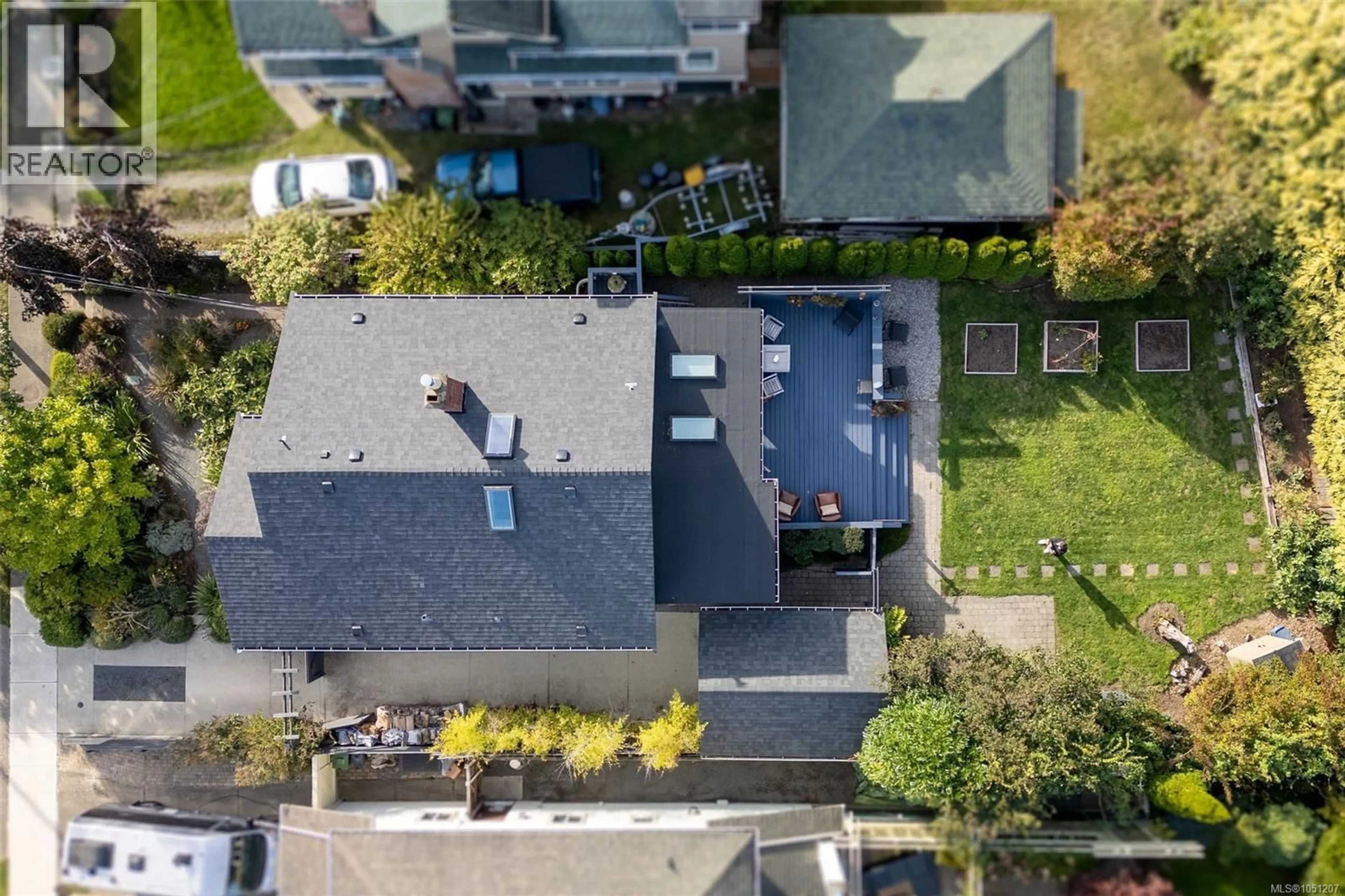 A pic from outside/outdoor area/front of a property/back of a property/a pic from drone, street for 1618 PINEWOOD AVENUE, Victoria British Columbia V8S1K7