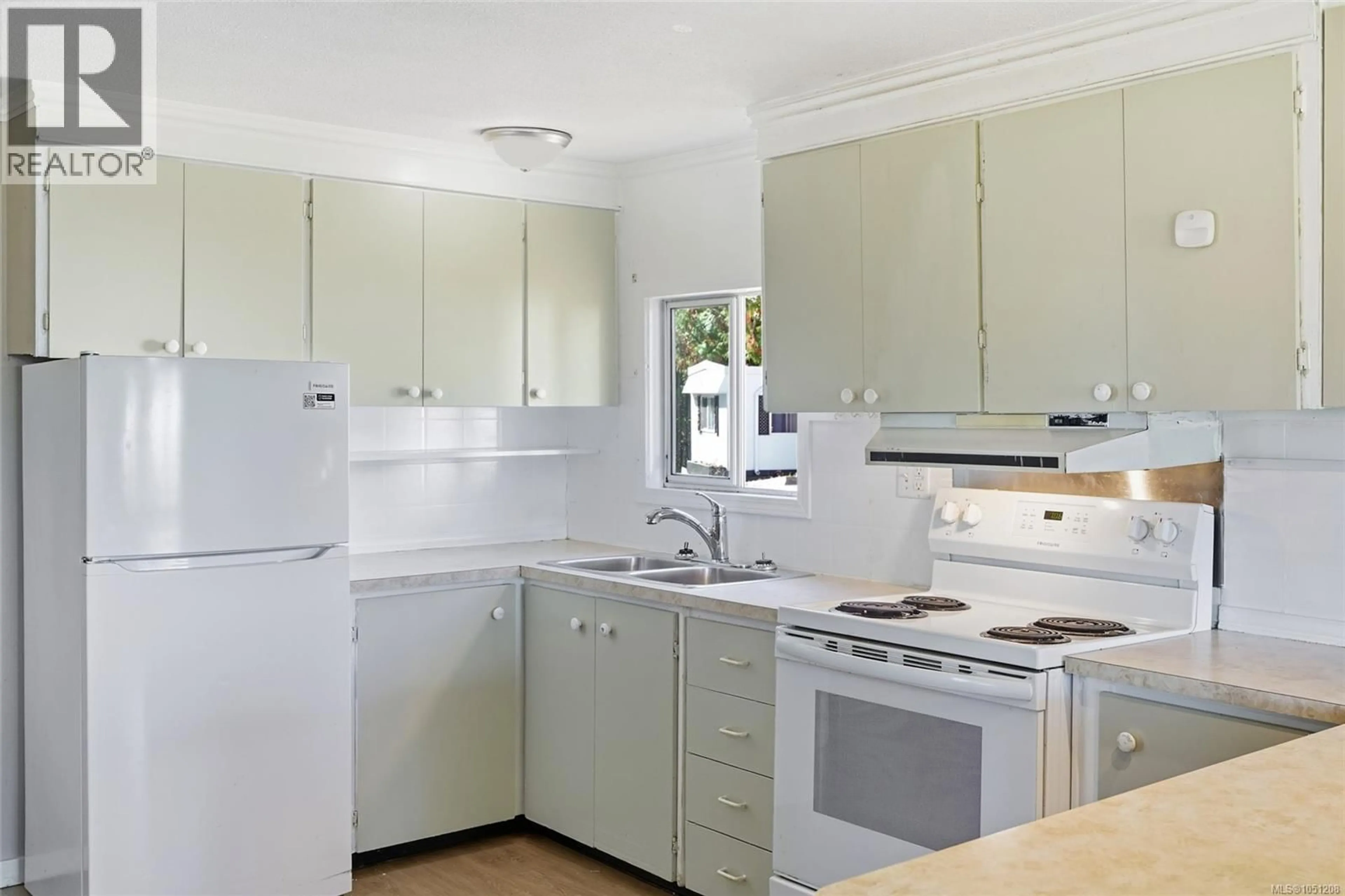 Standard kitchen, unknown for 25 - 1000 CHASE RIVER ROAD, Nanaimo British Columbia V9R6L8
