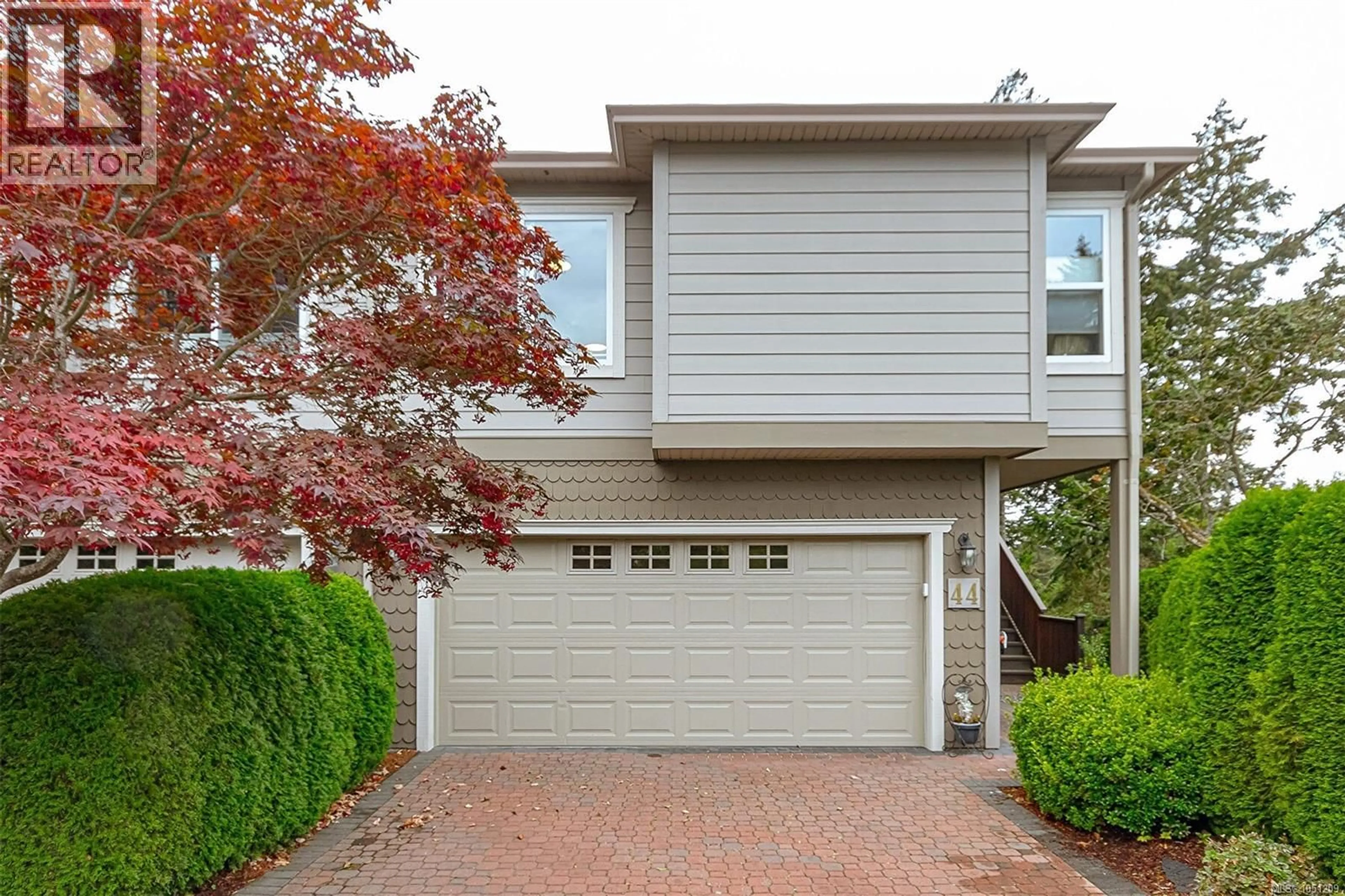 Home with vinyl exterior material, street for 44 - 118 ALDERSMITH PLACE, View Royal British Columbia V9A7M9