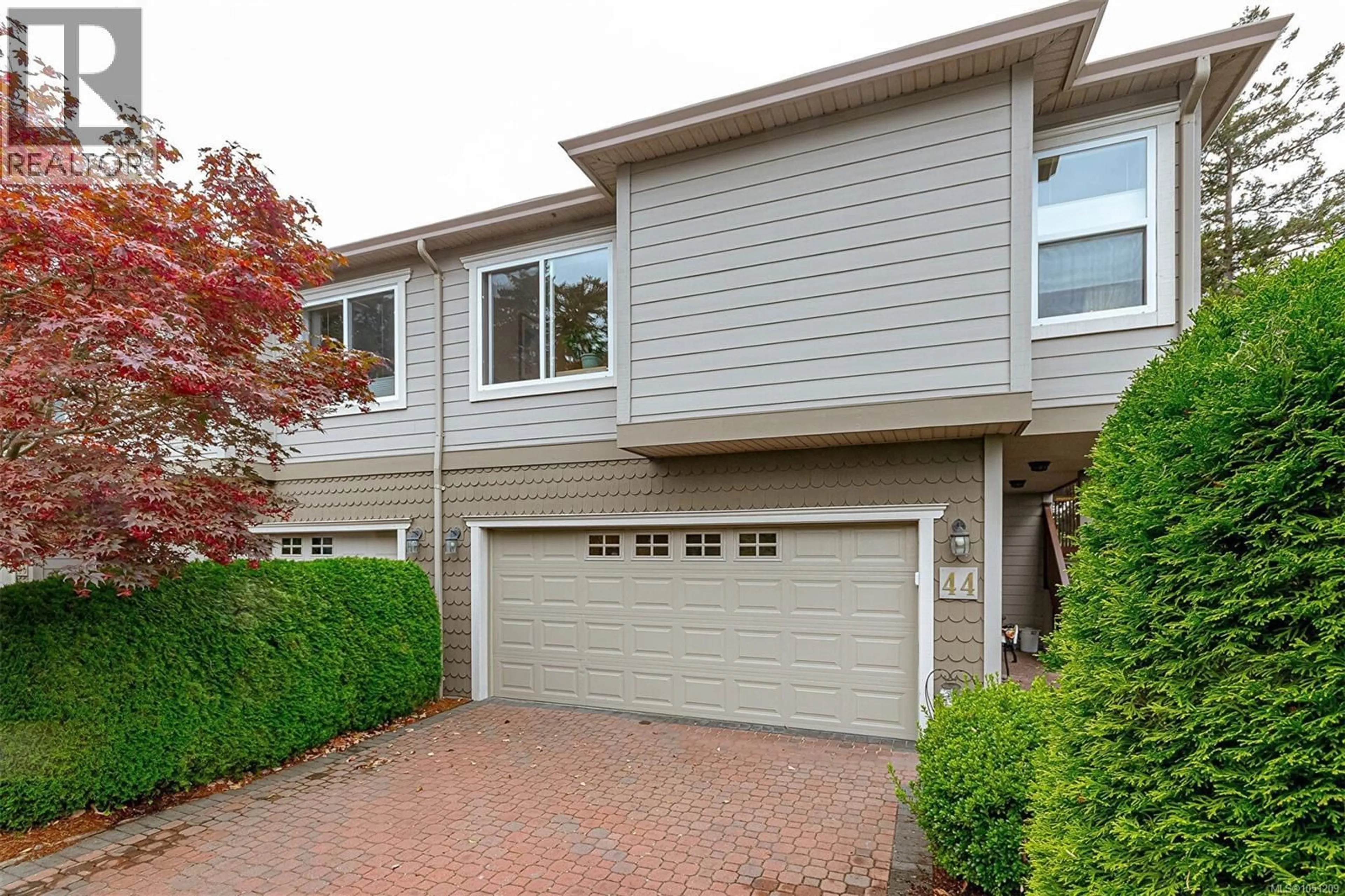 Home with vinyl exterior material, street for 44 - 118 ALDERSMITH PLACE, View Royal British Columbia V9A7M9