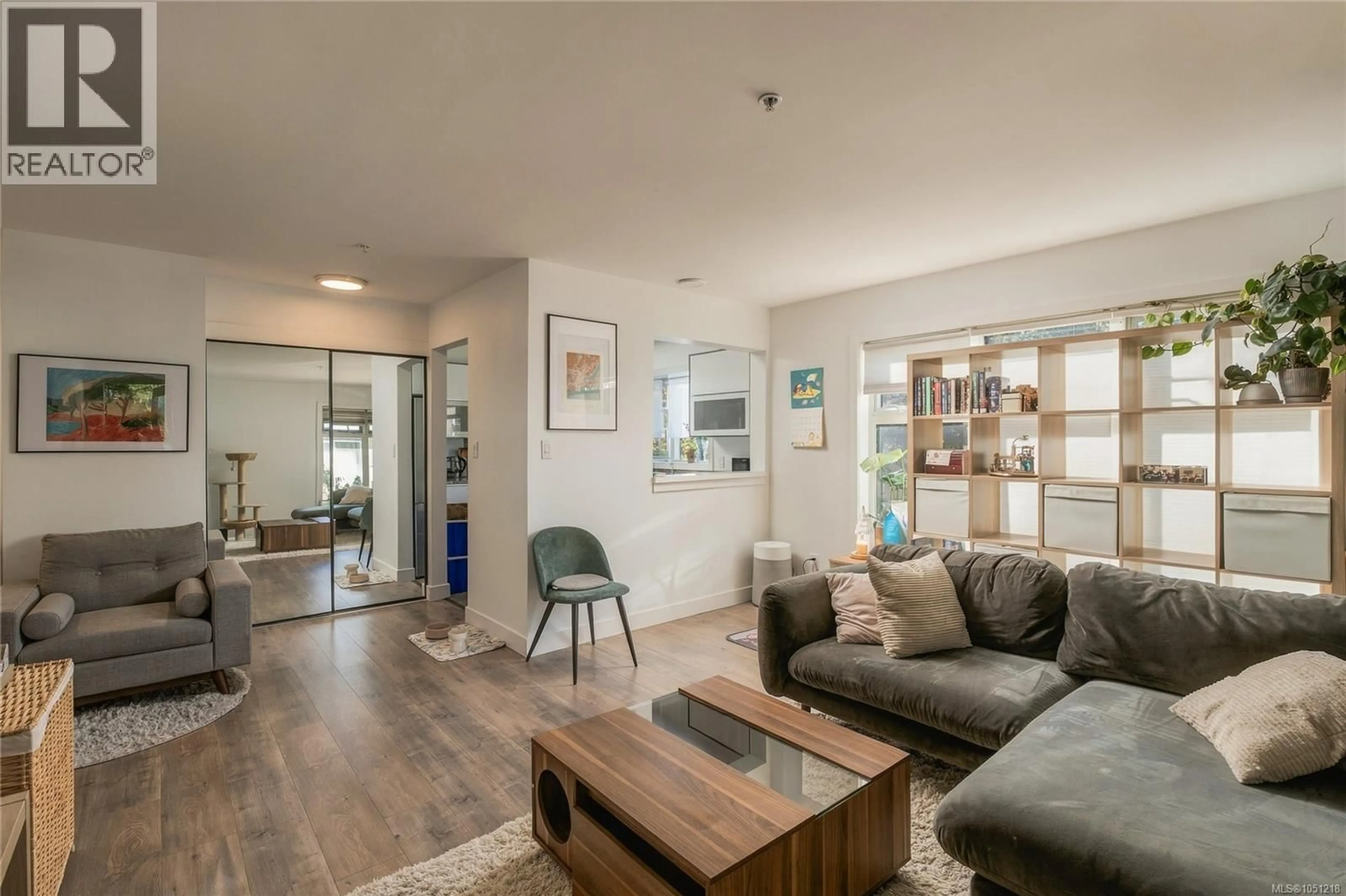 Living room with furniture, unknown for 203 - 3230 GLASGOW AVENUE, Saanich British Columbia V8X1M2