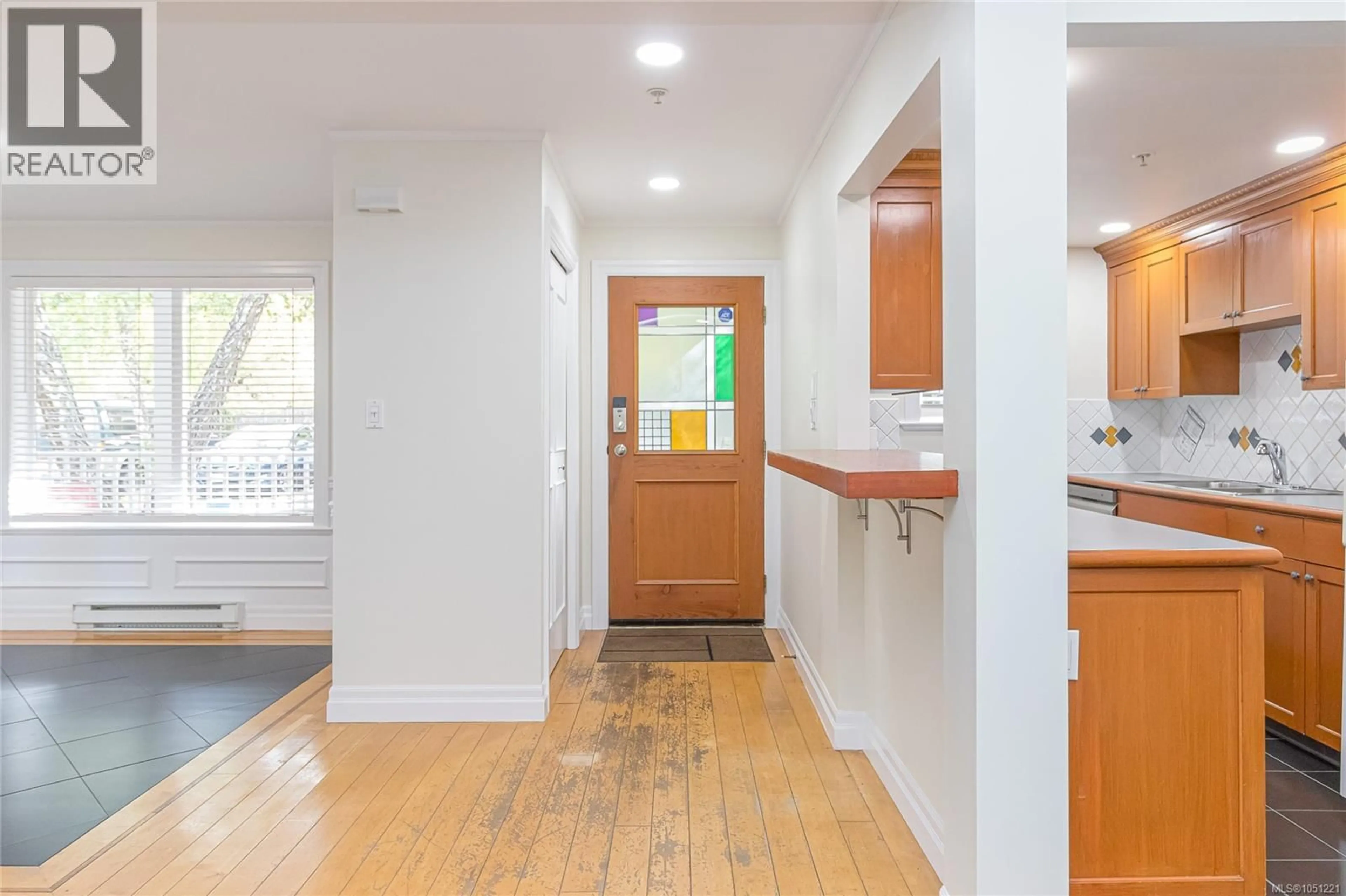Indoor entryway for 1 - 649 ADMIRALS ROAD, Esquimalt British Columbia V9A2N6