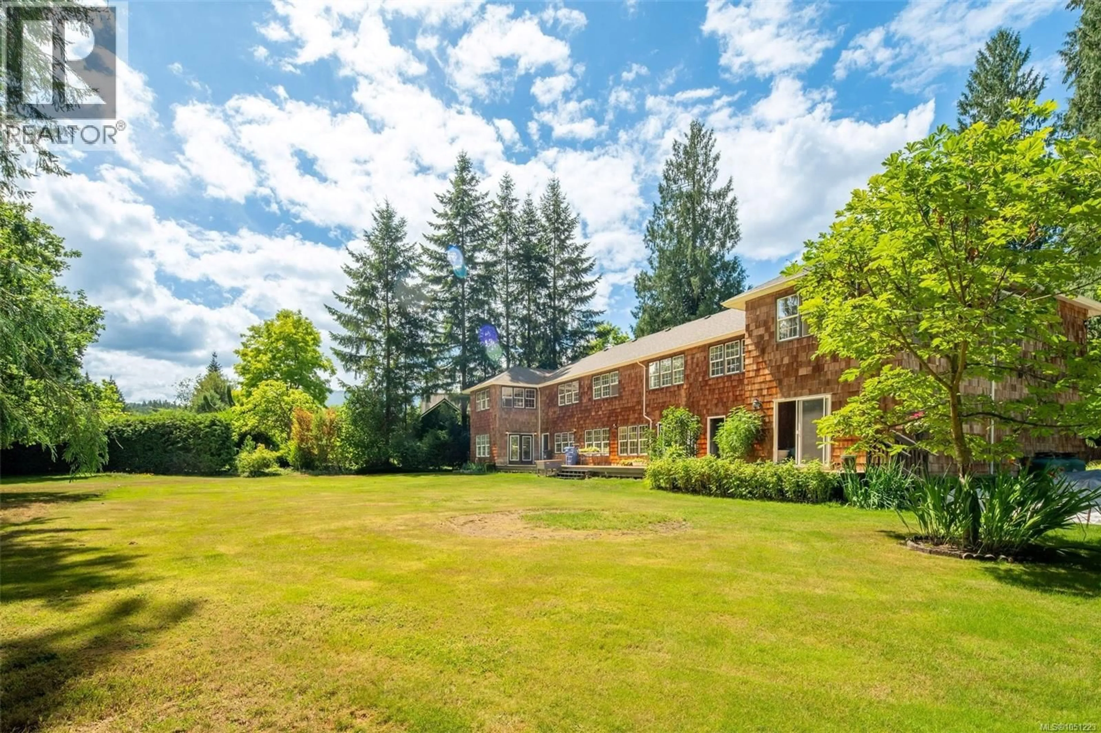 A pic from outside/outdoor area/front of a property/back of a property/a pic from drone, building for 4755 FAIRBRIDGE DRIVE, Duncan British Columbia V9L6N8