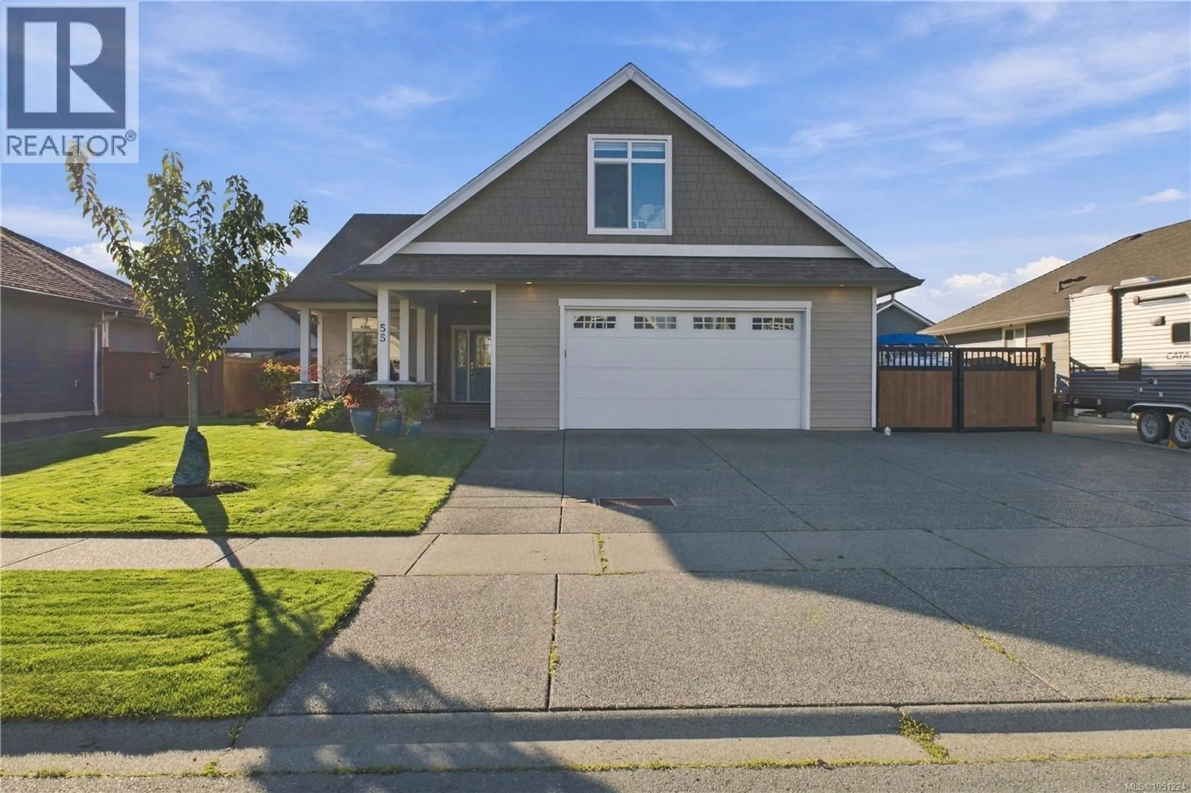 Home with vinyl exterior material, street for 55 WESTHAVEN WAY, Campbell River British Columbia V9W0A1