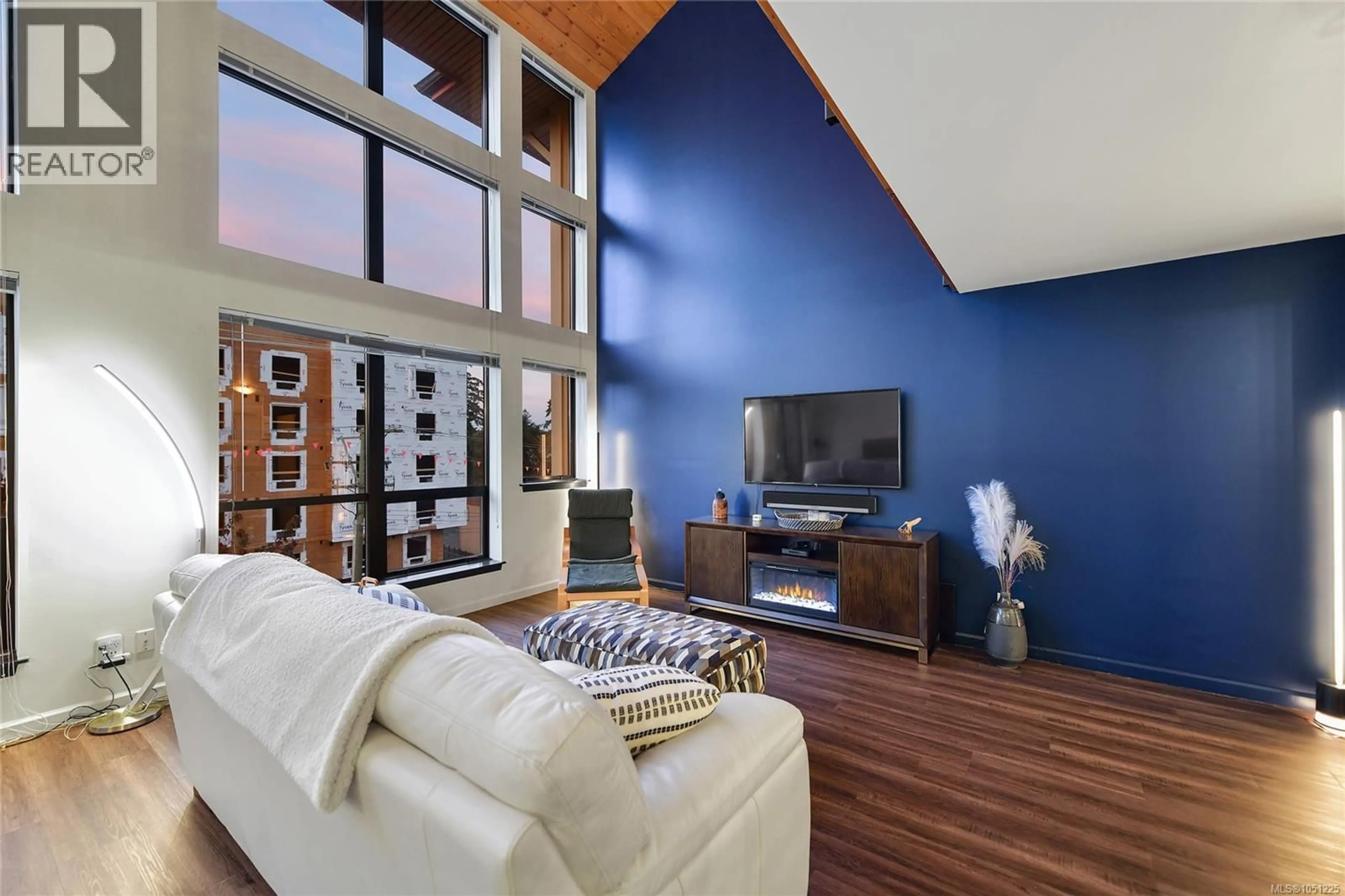 Living room with furniture, unknown for 405 - 829 GOLDSTREAM AVENUE, Langford British Columbia V9B2X8