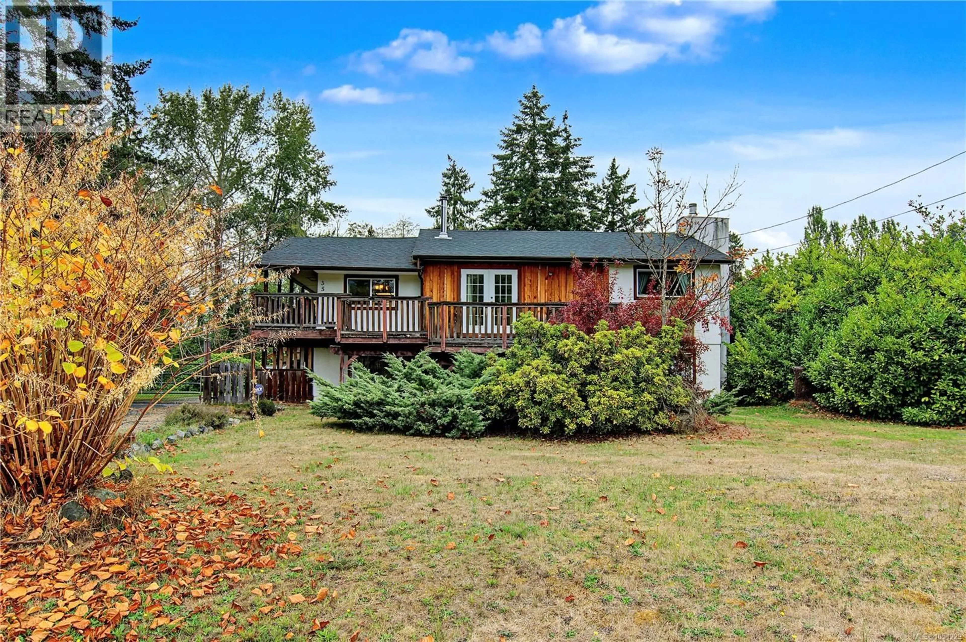 A pic from outside/outdoor area/front of a property/back of a property/a pic from drone, water/lake/river/ocean view for 3505 HARRIS CRESCENT, Qualicum Beach British Columbia V9K1W1
