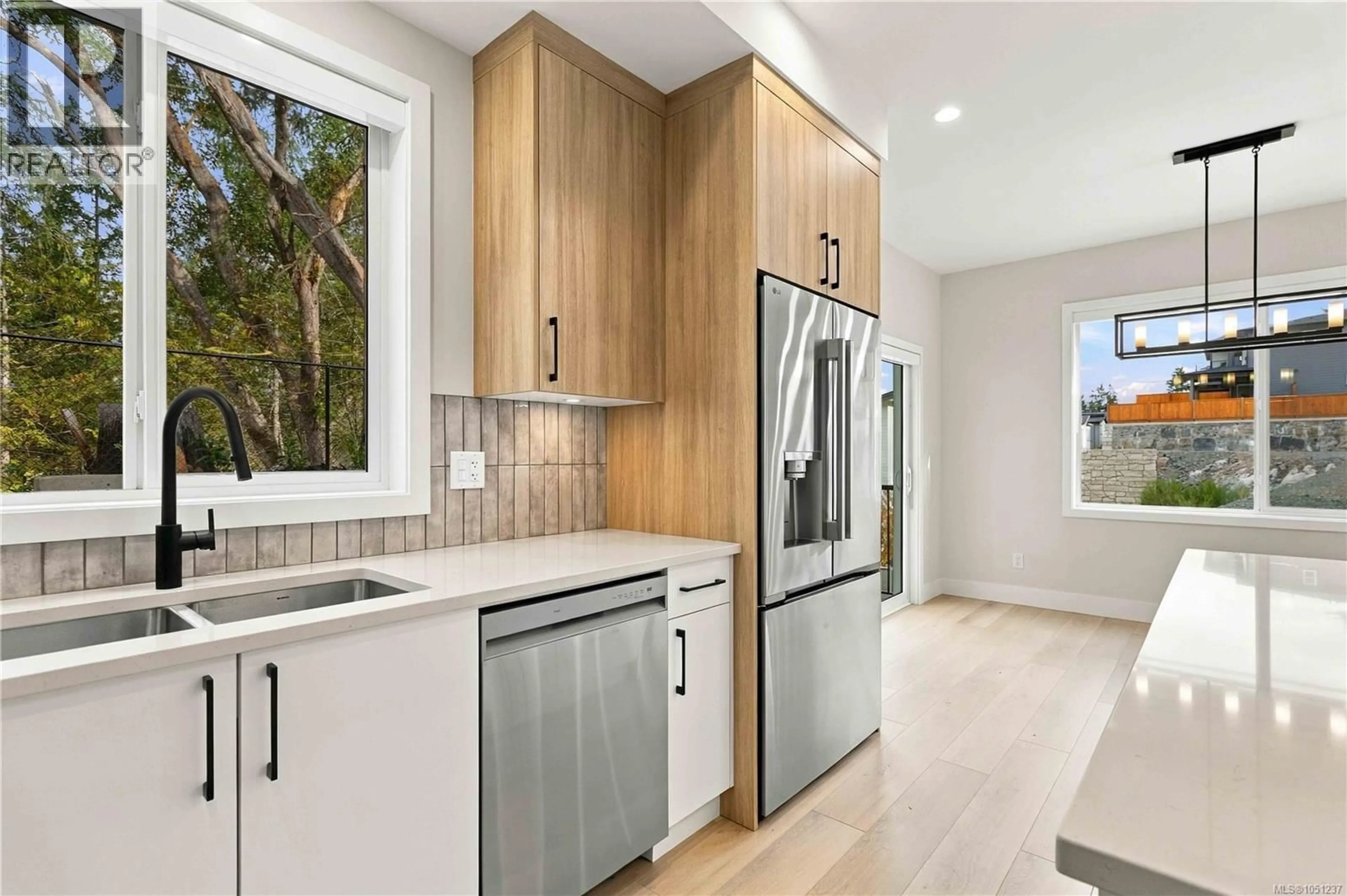 Contemporary kitchen, unknown for 941 MALBEC LINK, Langford British Columbia V9C0N6