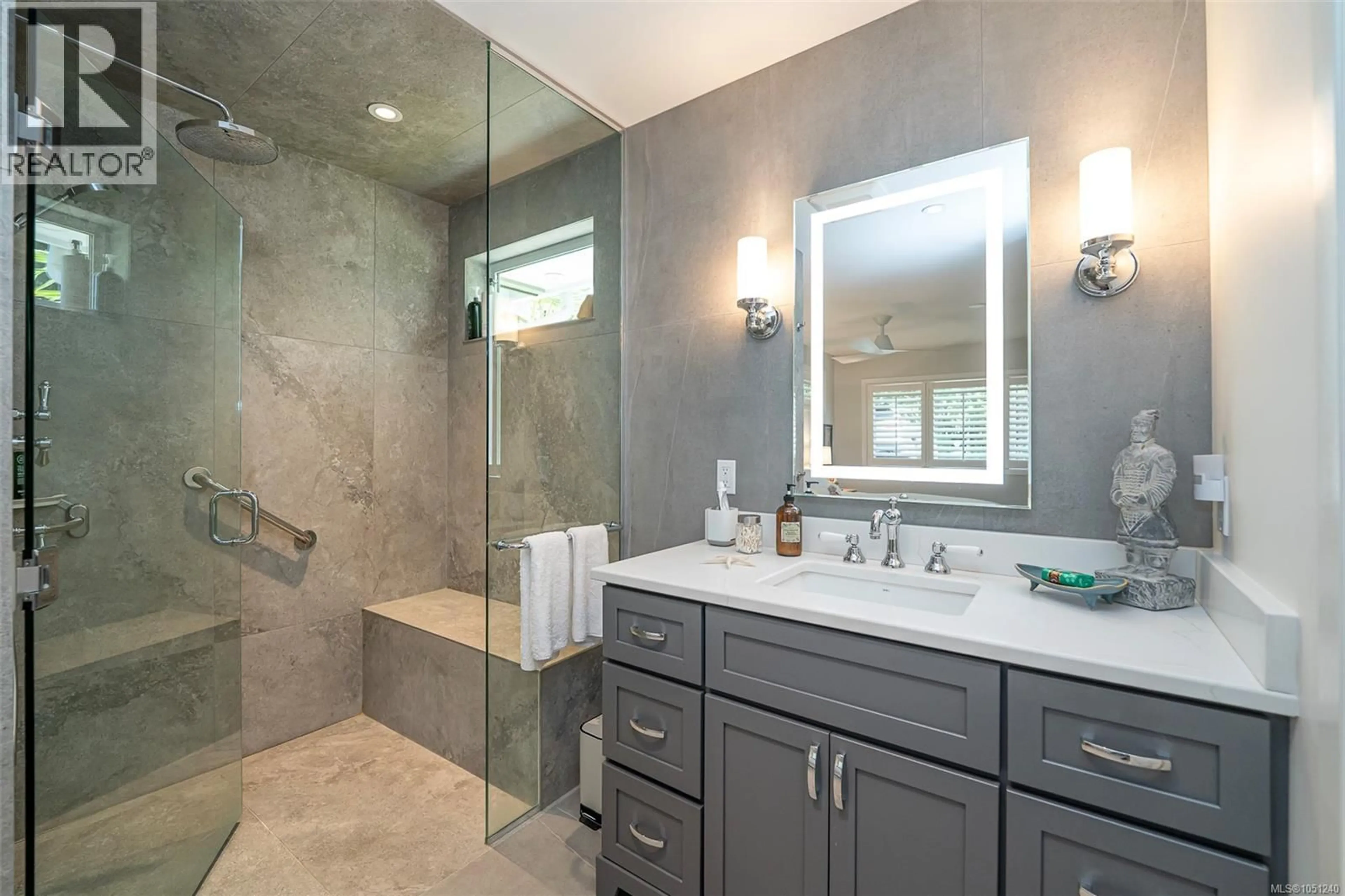 Contemporary bathroom, ceramic/tile floor for 129 SUNSET DRIVE, Salt Spring British Columbia V8K1L3