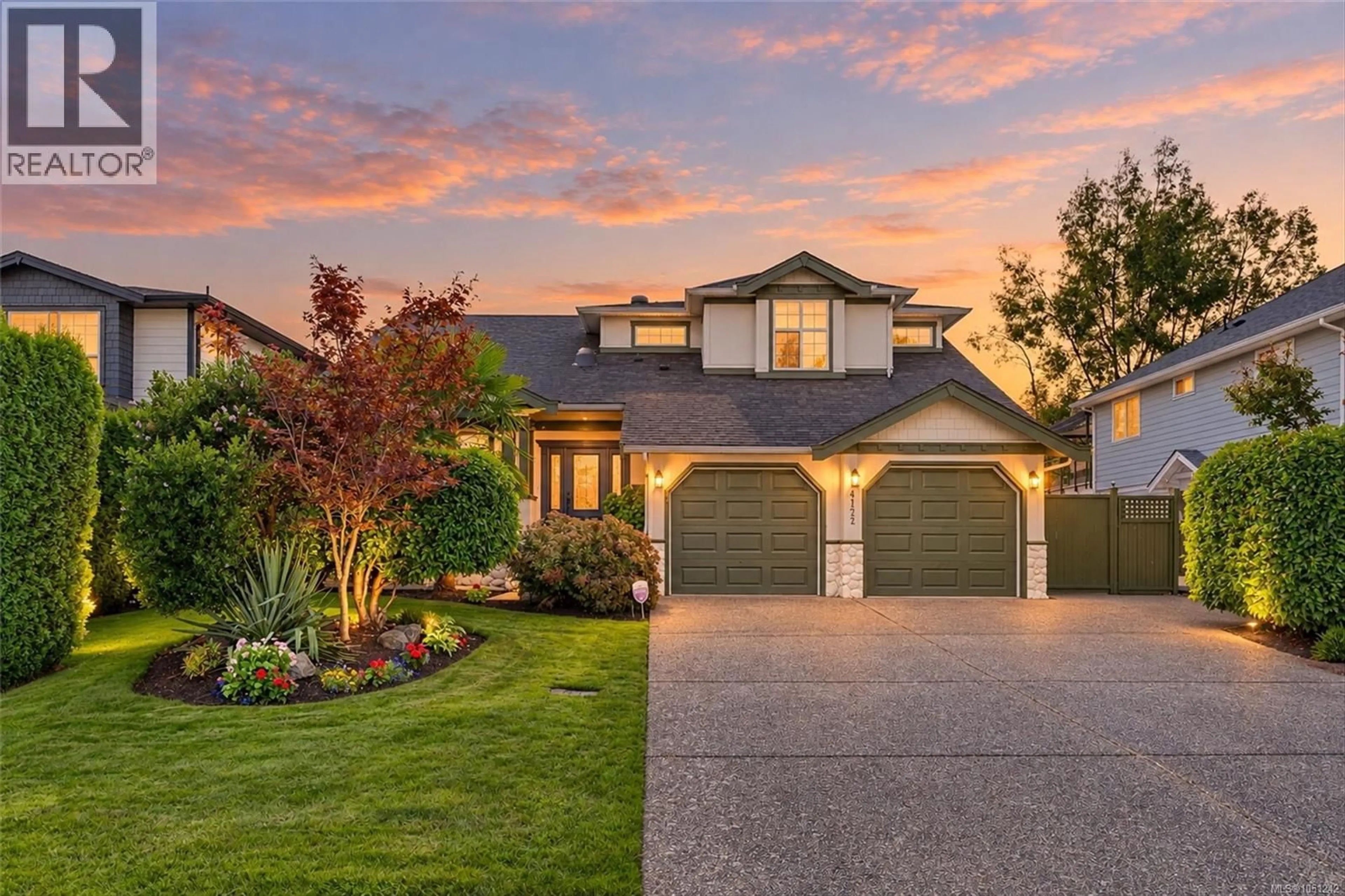 Home with vinyl exterior material, street for 4122 HATFIELD ROAD, Saanich British Columbia V8Z7H4
