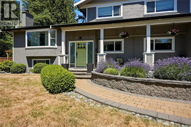 800 ALVARADO TERRACE, Saanich 2