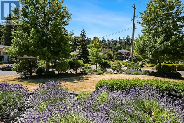 800 ALVARADO TERRACE, Saanich 3