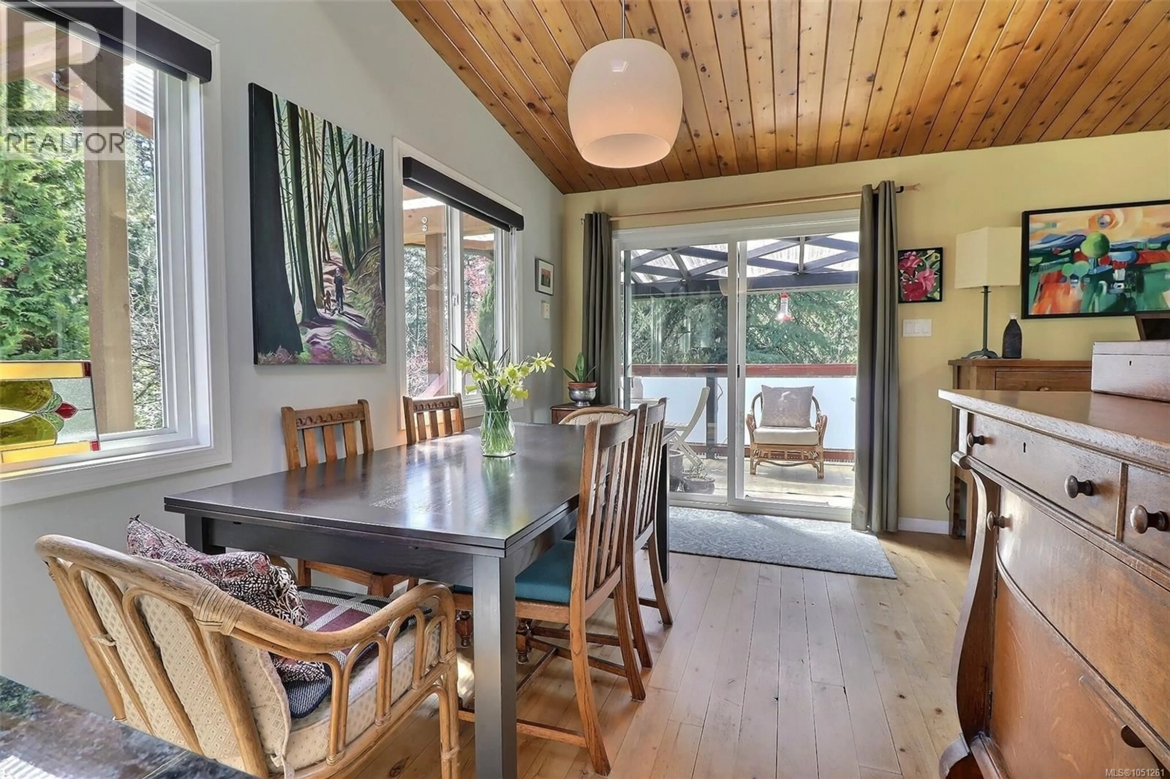 Dining room, wood/laminate floor for 2128 CALAIS ROAD, Duncan British Columbia V9L5V8