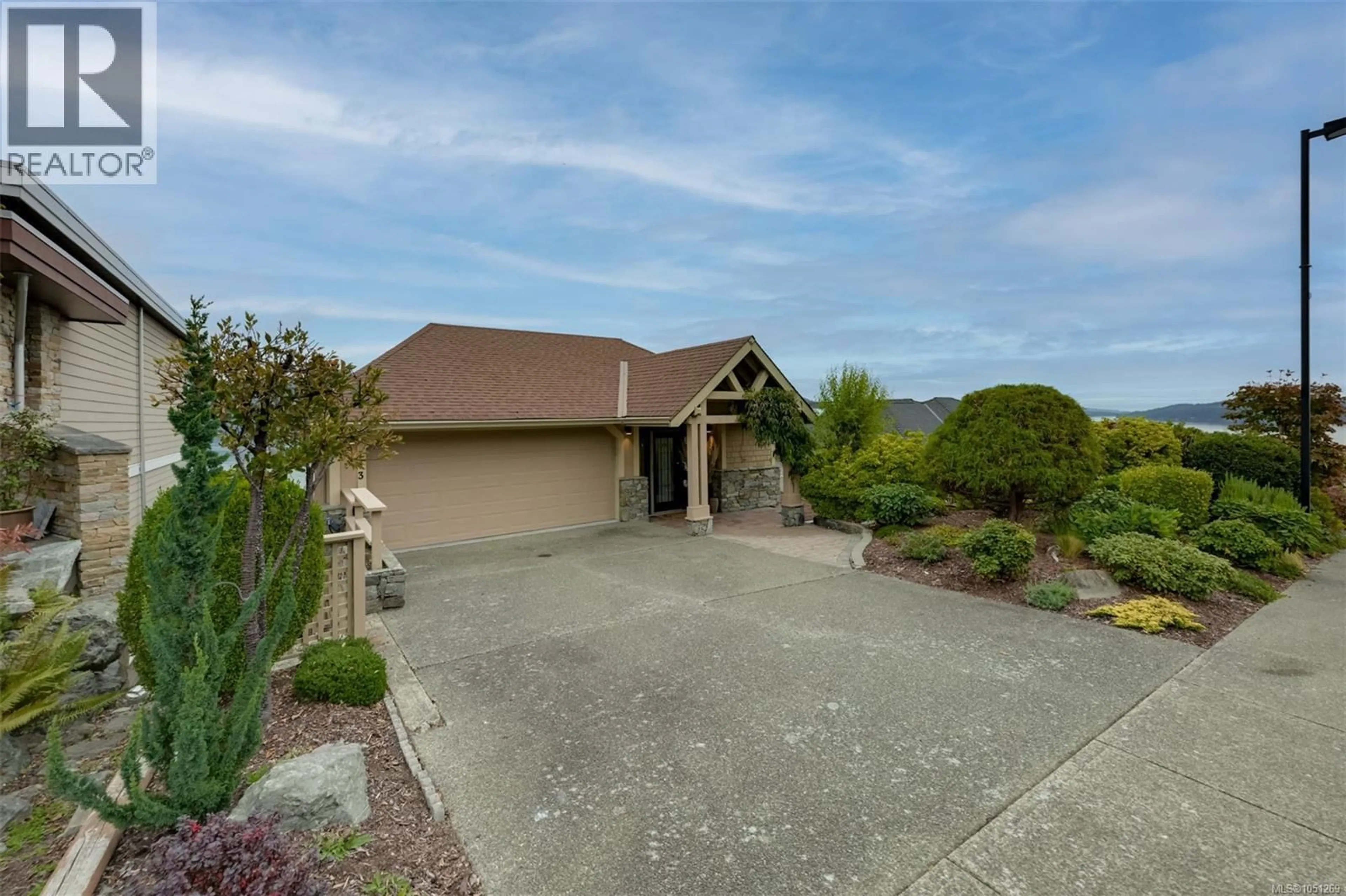A pic from outside/outdoor area/front of a property/back of a property/a pic from drone, street for 543 MARINE VIEW, Cobble Hill British Columbia V8H0K8