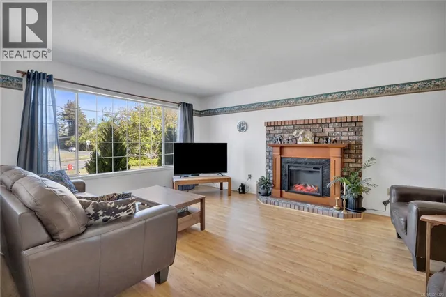 702 FORSYTH AVENUE, Parksville 3