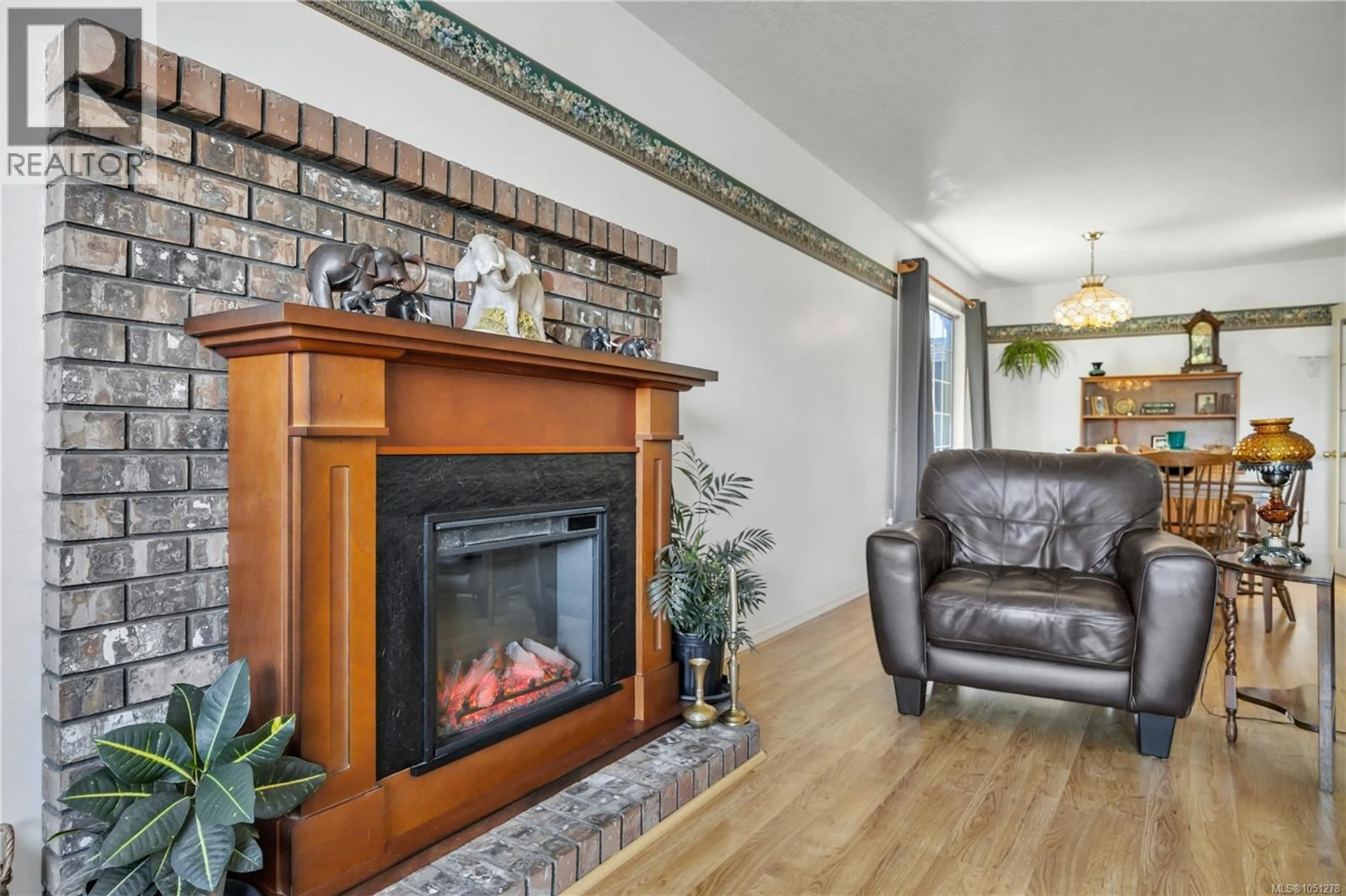 Living room with furniture, unknown for 702 FORSYTH AVENUE, Parksville British Columbia V9P1E7