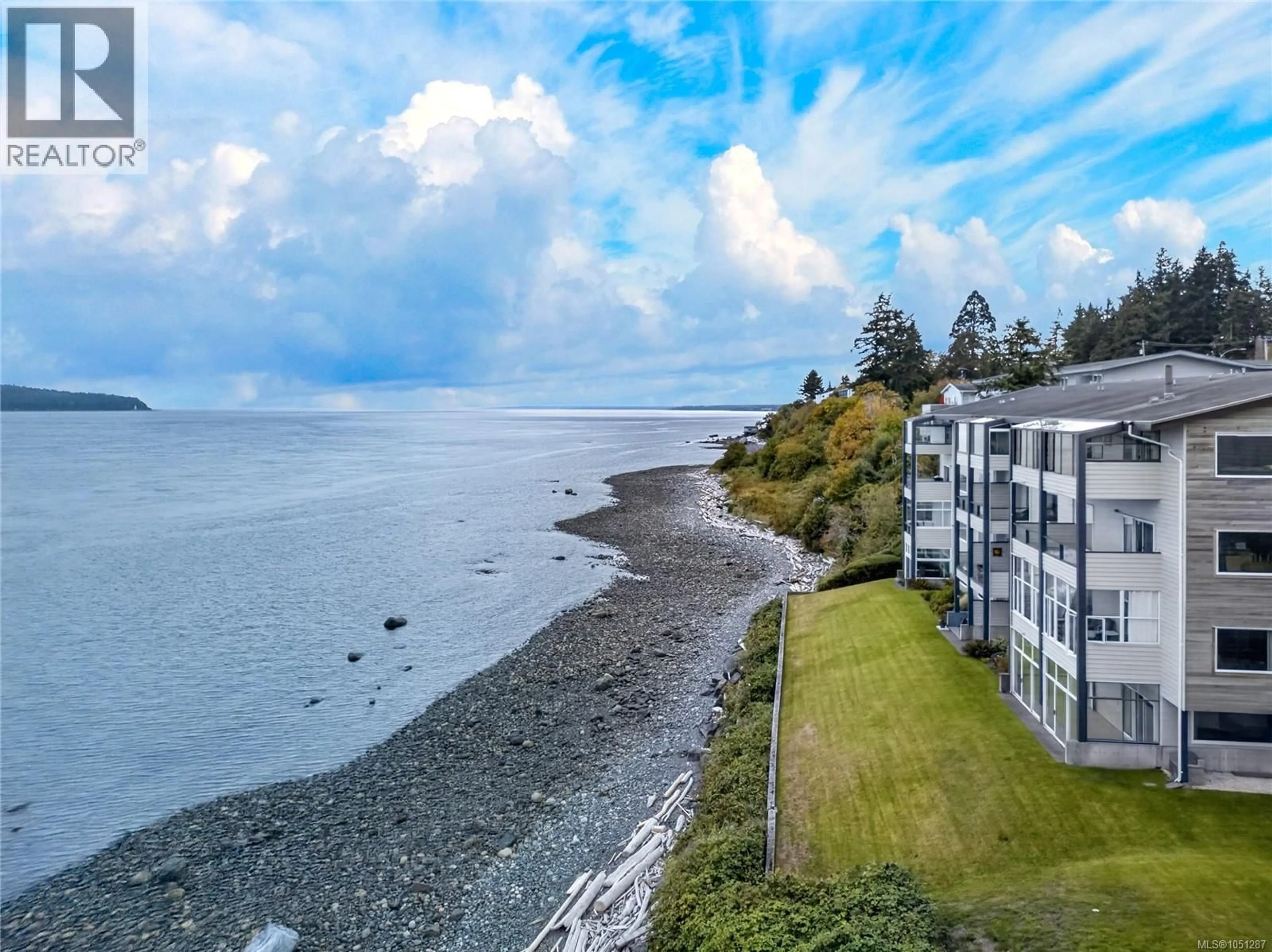 A pic from outside/outdoor area/front of a property/back of a property/a pic from drone, water/lake/river/ocean view for 13 - 523 ISLAND HIGHWAY, Campbell River British Columbia V9W2B9