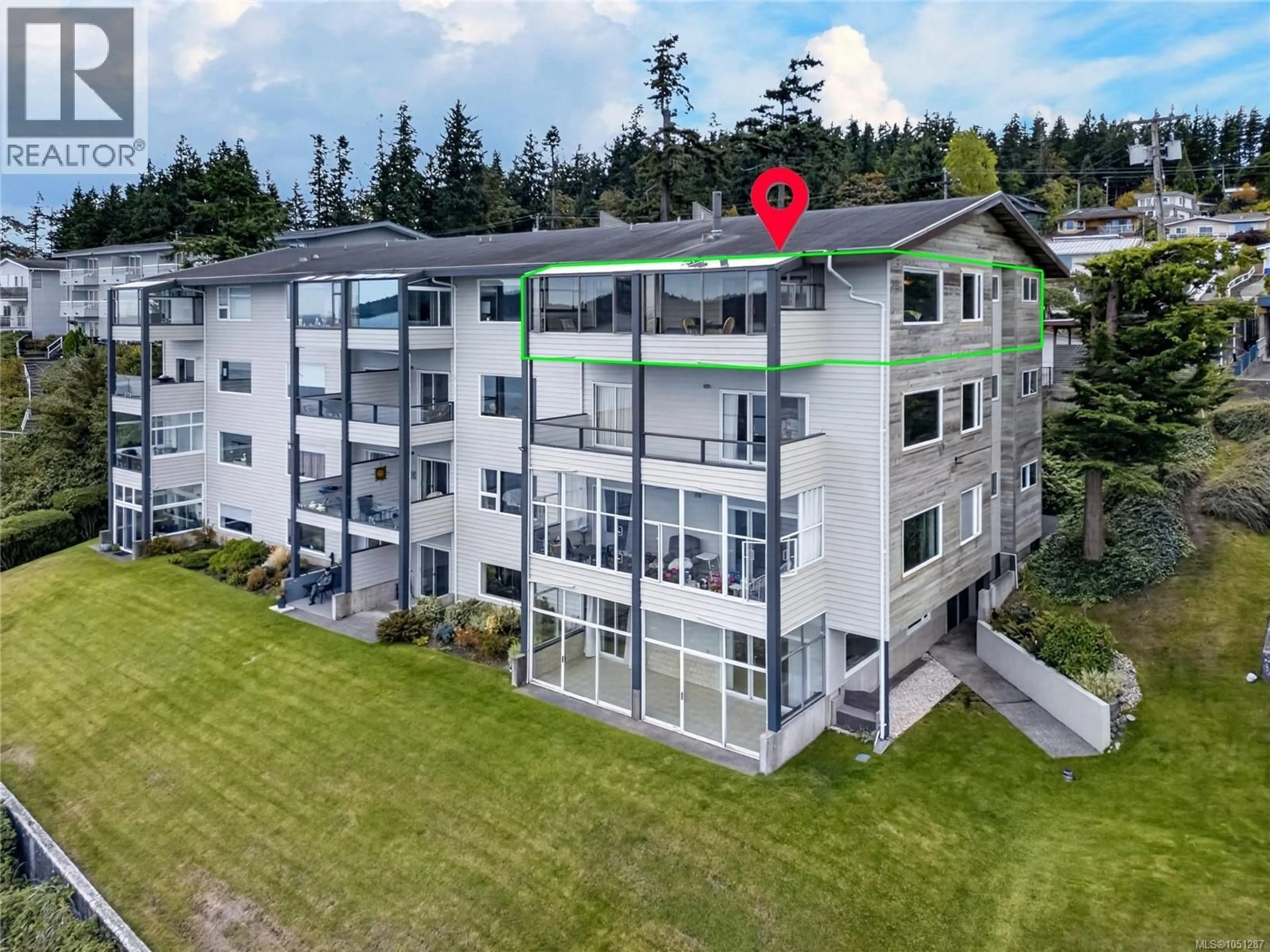 A pic from outside/outdoor area/front of a property/back of a property/a pic from drone, building for 13 - 523 ISLAND HIGHWAY, Campbell River British Columbia V9W2B9