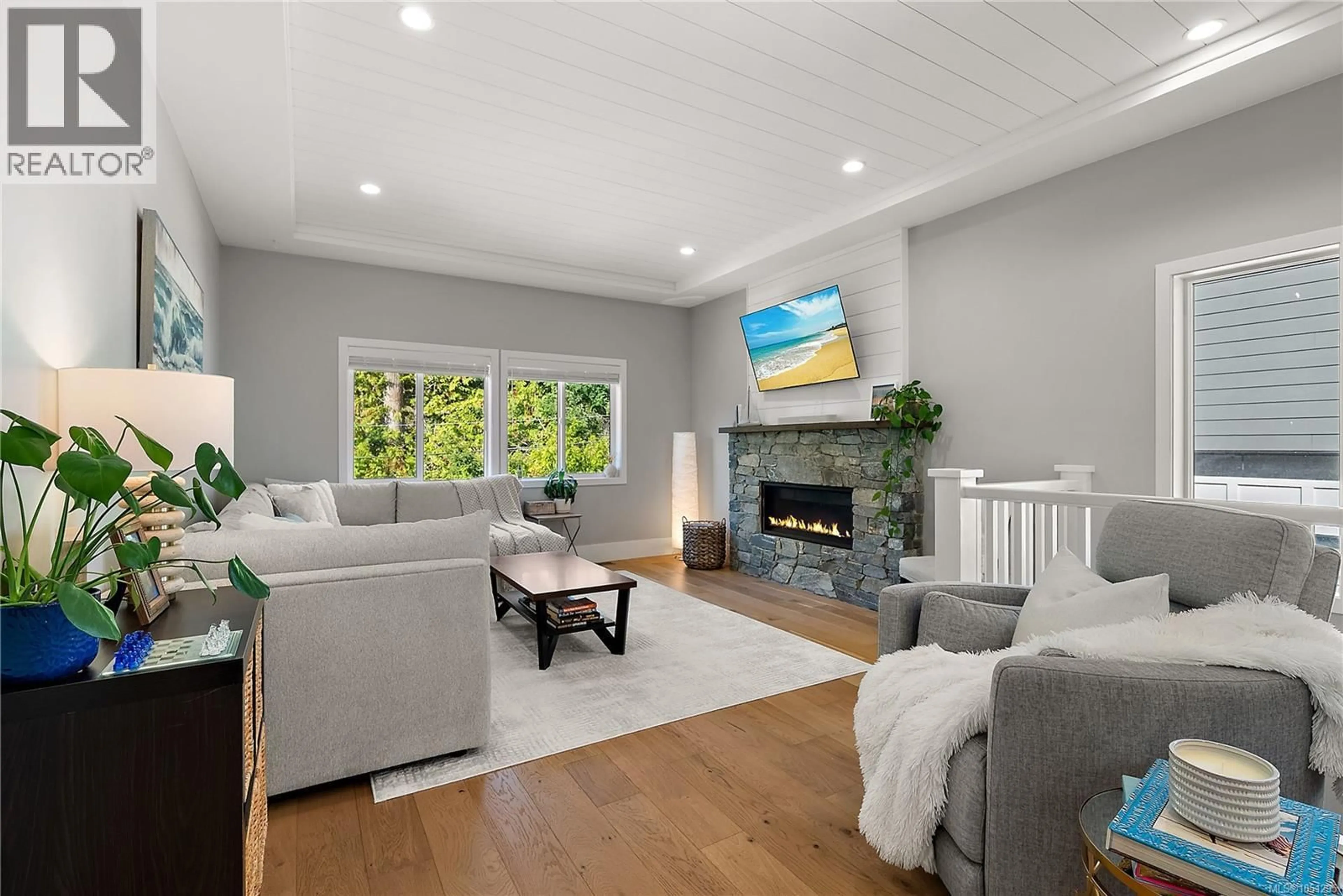 Living room with furniture, unknown for 649 FREDERIC ROAD, Langford British Columbia V9C3X3