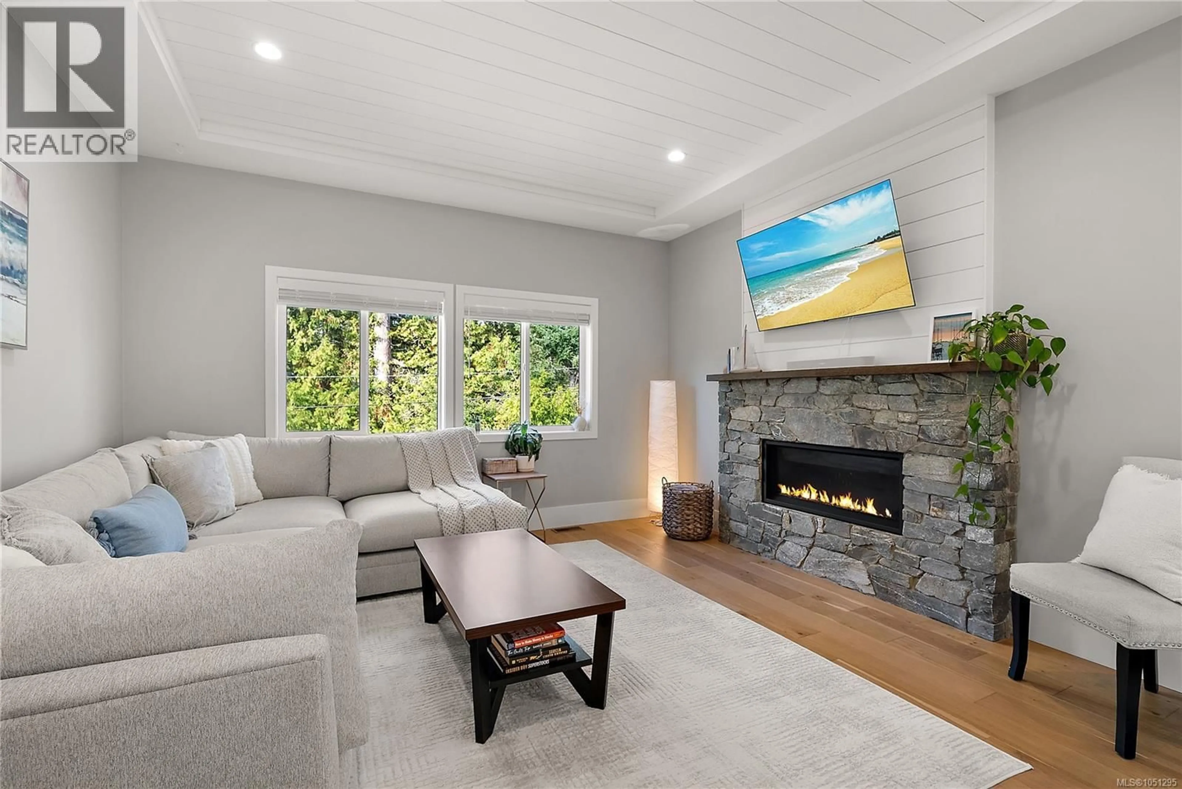 Living room with furniture, unknown for 649 FREDERIC ROAD, Langford British Columbia V9C3X3