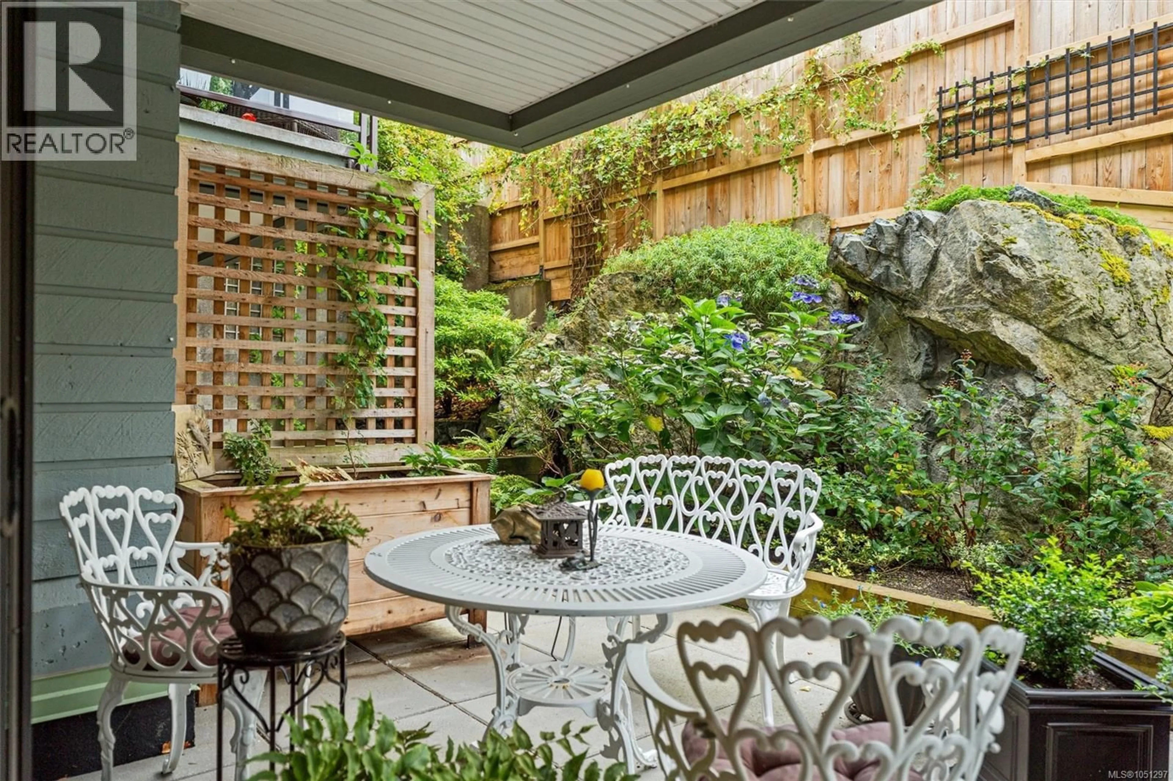 Patio, street for 101 - 280 DOUGLAS STREET, Victoria British Columbia V8V2P2