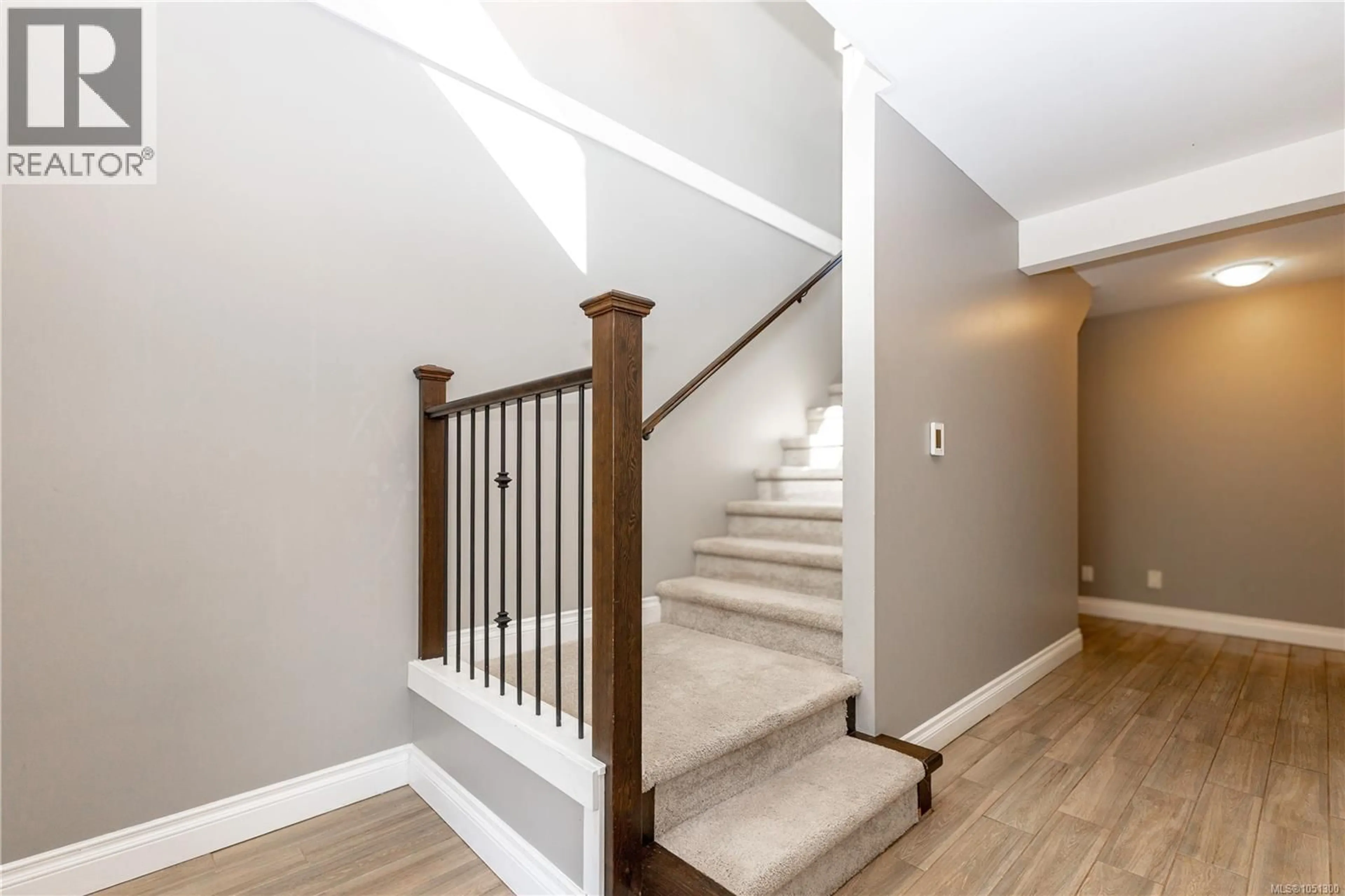 Stairs for 696 PACIFIC HEIGHTS LANE, Campbell River British Columbia V9H0A6