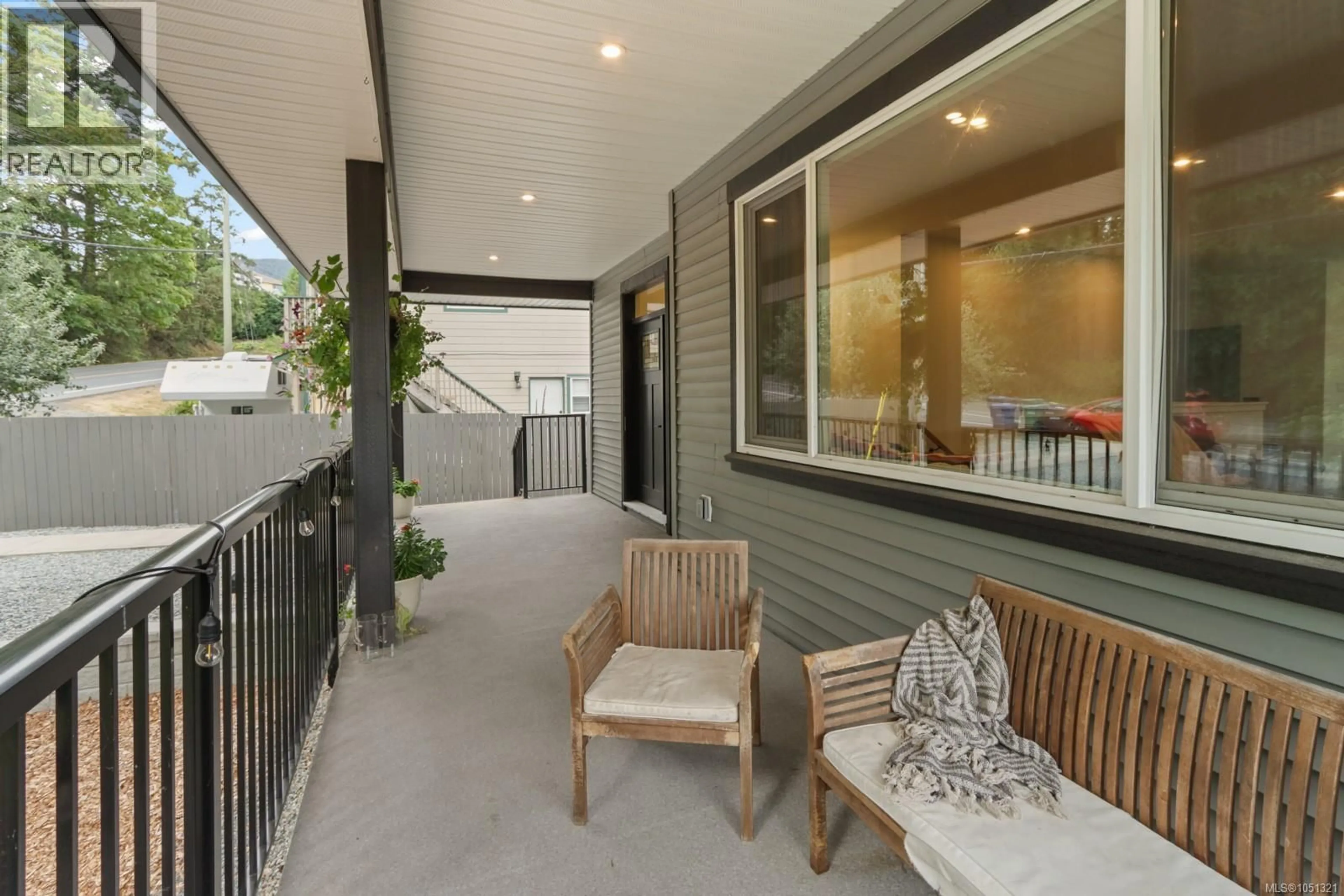 Patio, street for 279 WESTWOOD ROAD, Nanaimo British Columbia V9R6S4