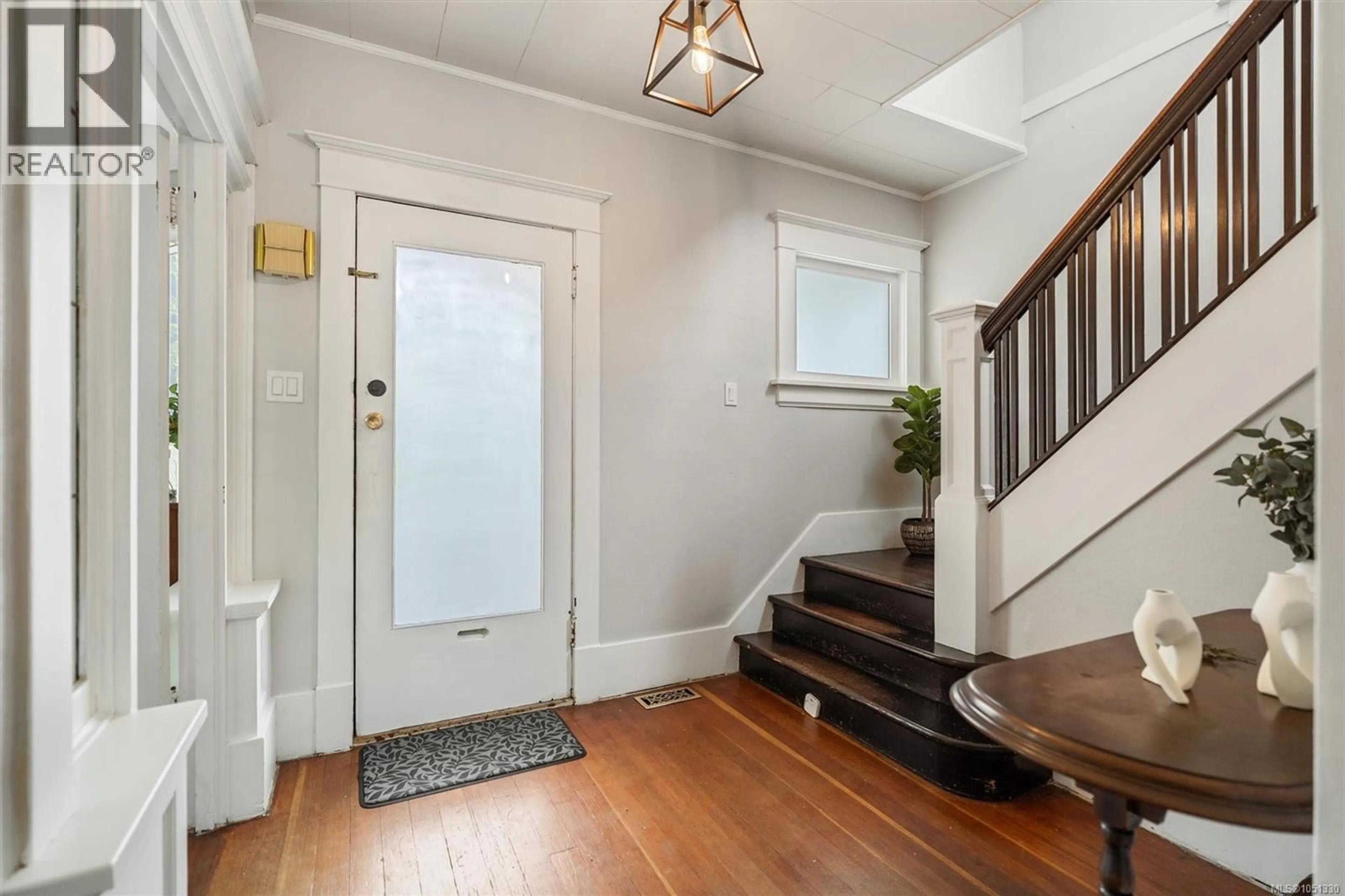 Indoor entryway for 1200 HAMPSHIRE ROAD, Oak Bay British Columbia V8S4T2