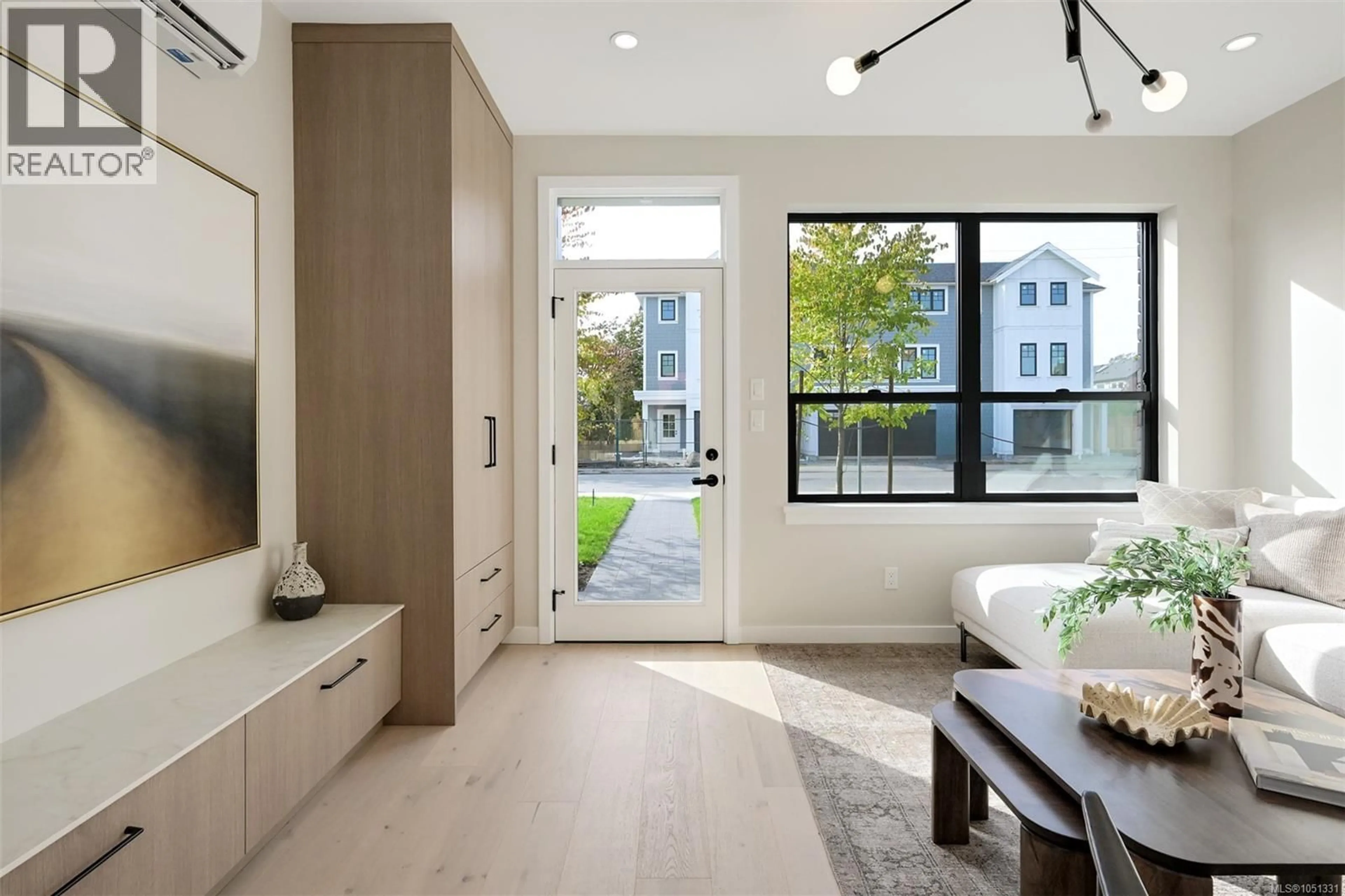 Indoor entryway for 2 - 2100 ALLENBY STREET, Oak Bay British Columbia V8R3C3