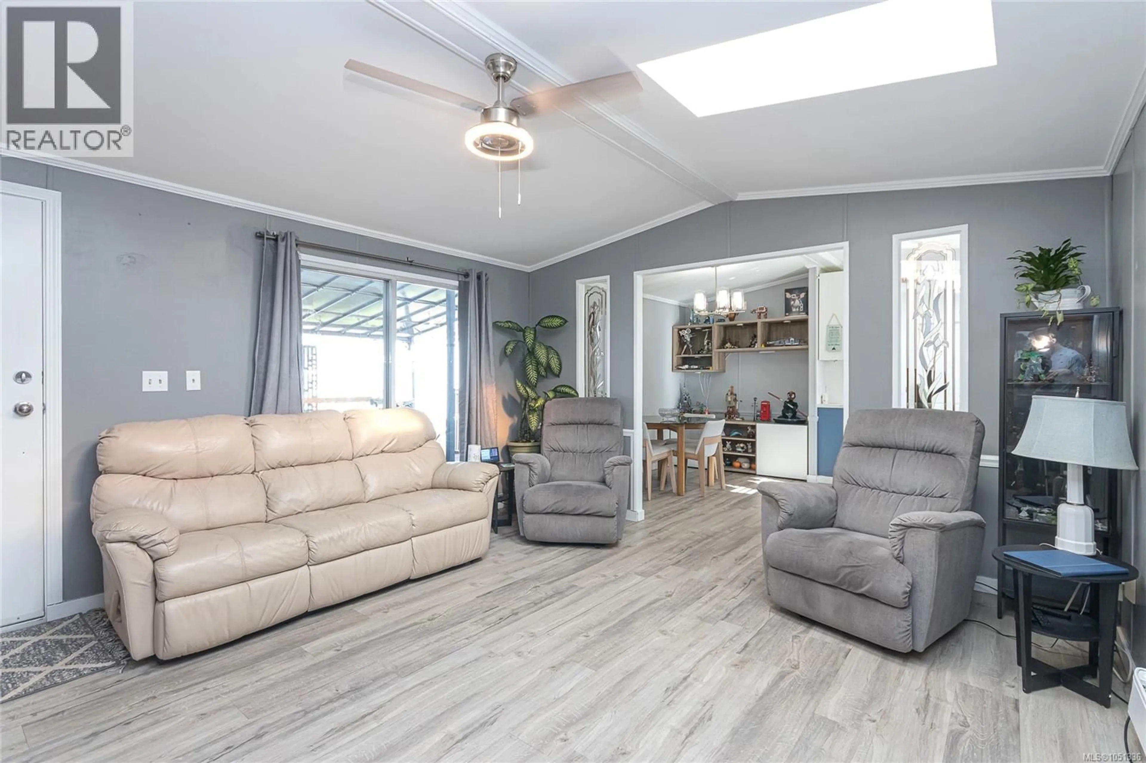 Living room with furniture, unknown for 30 - 7583 CENTRAL SAANICH ROAD, Central Saanich British Columbia V8M2B6