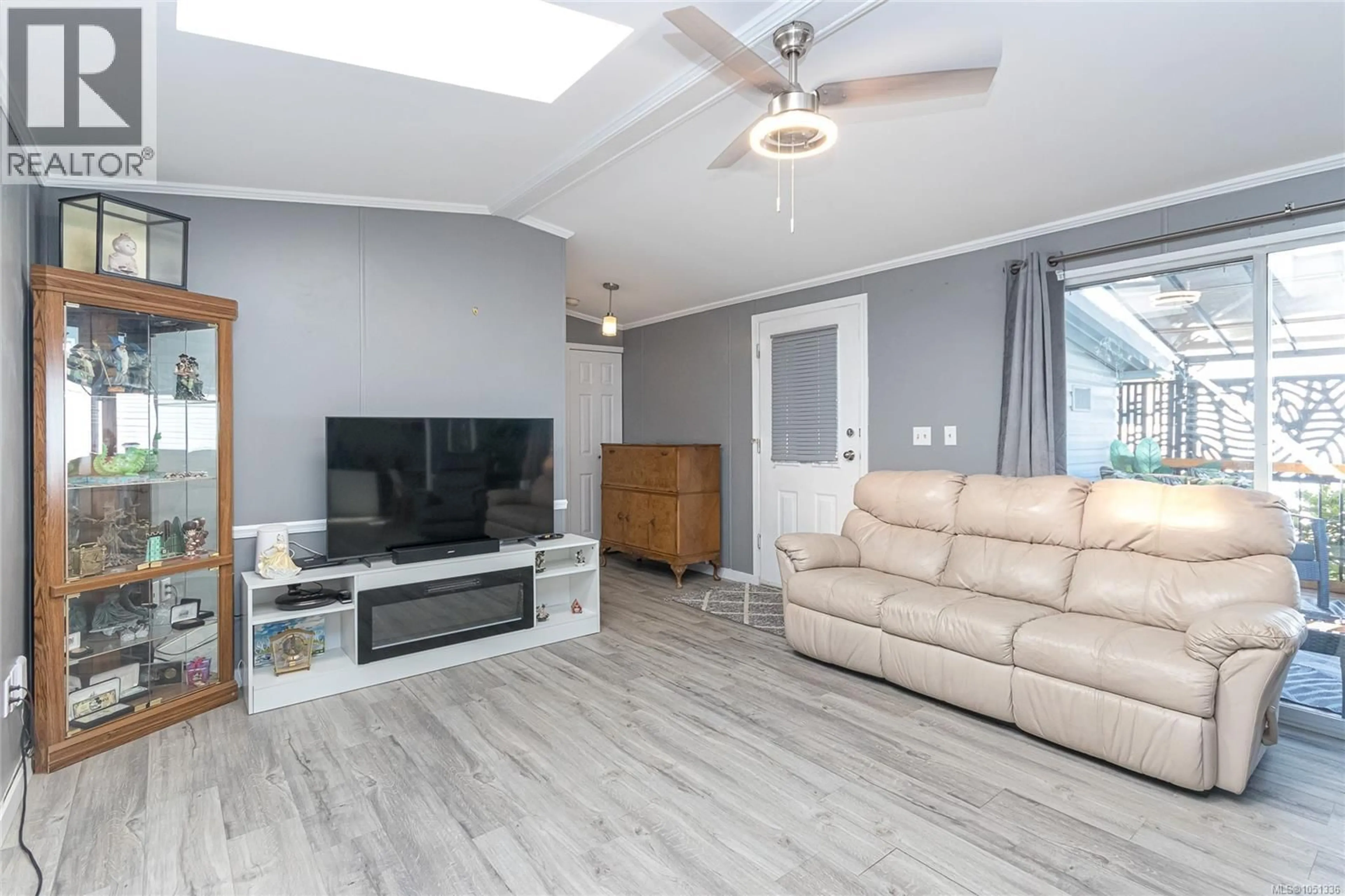 Living room with furniture, unknown for 30 - 7583 CENTRAL SAANICH ROAD, Central Saanich British Columbia V8M2B6