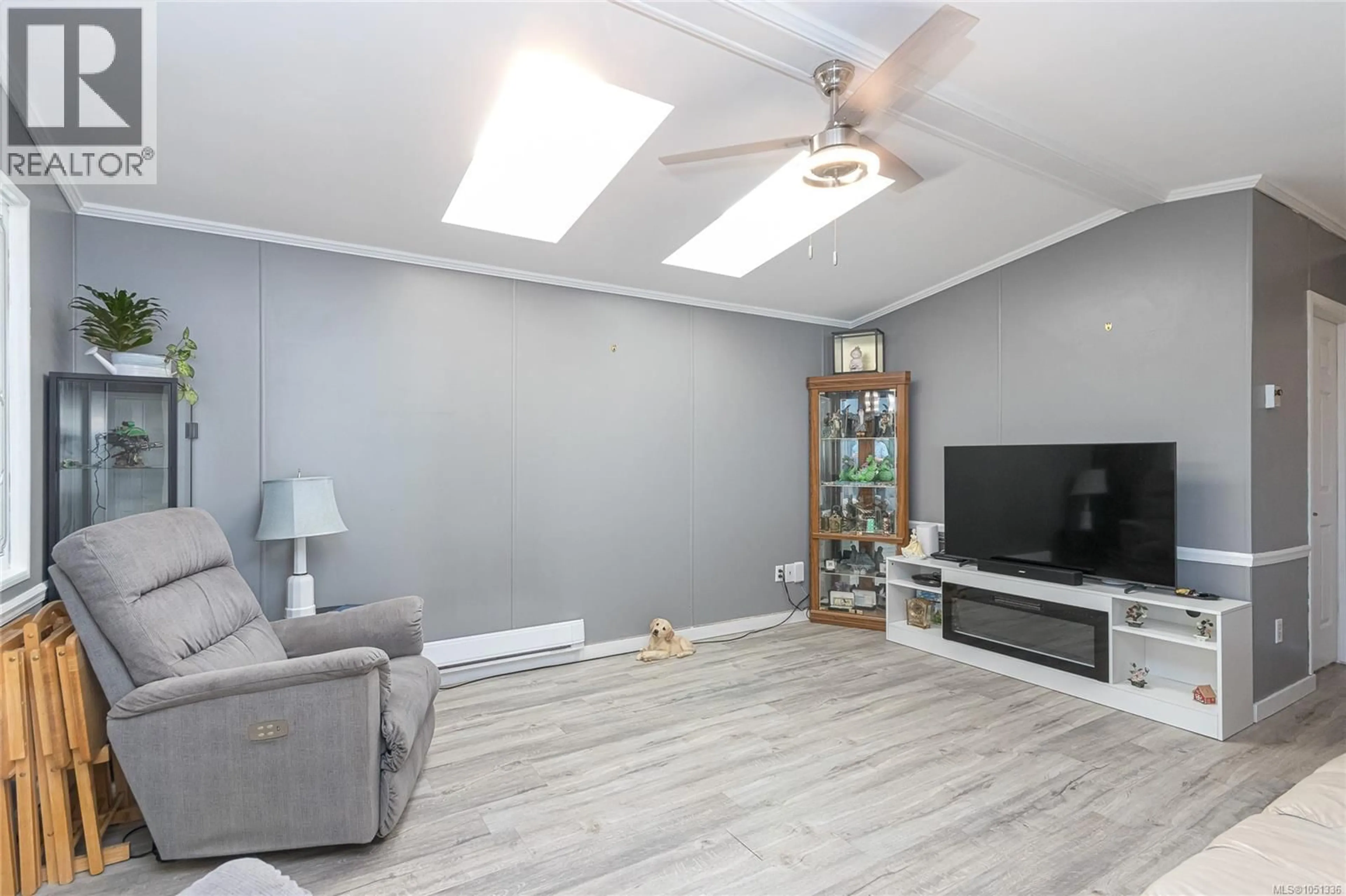 Living room with furniture, unknown for 30 - 7583 CENTRAL SAANICH ROAD, Central Saanich British Columbia V8M2B6