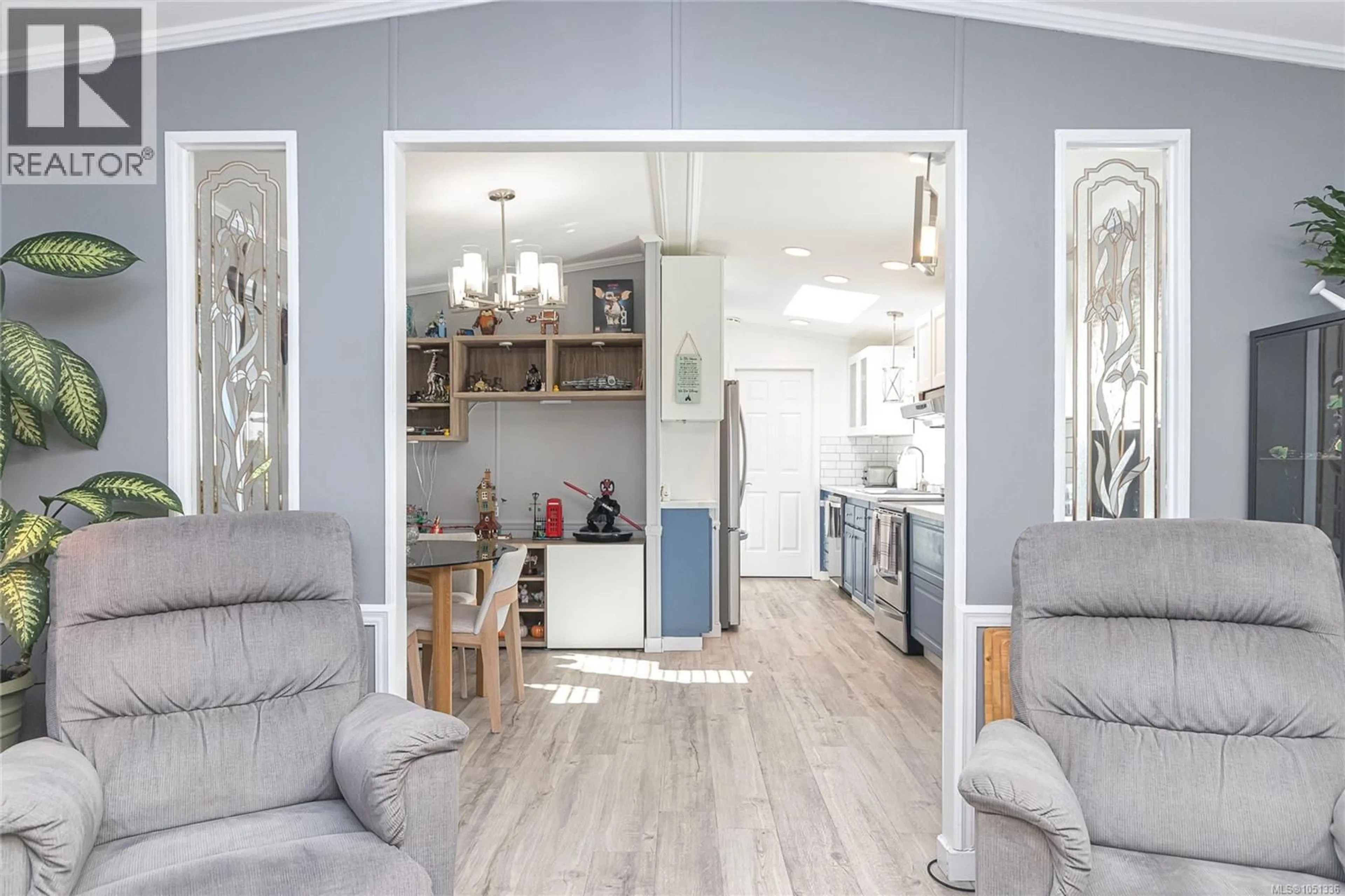 Open concept kitchen, wood/laminate floor for 30 - 7583 CENTRAL SAANICH ROAD, Central Saanich British Columbia V8M2B6
