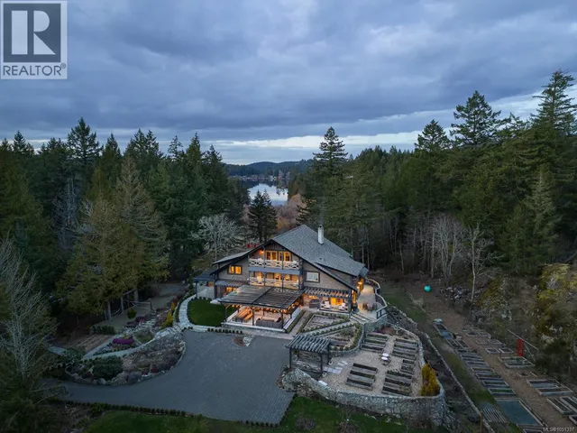 4573 PROSPECT LAKE ROAD, Saanich 3