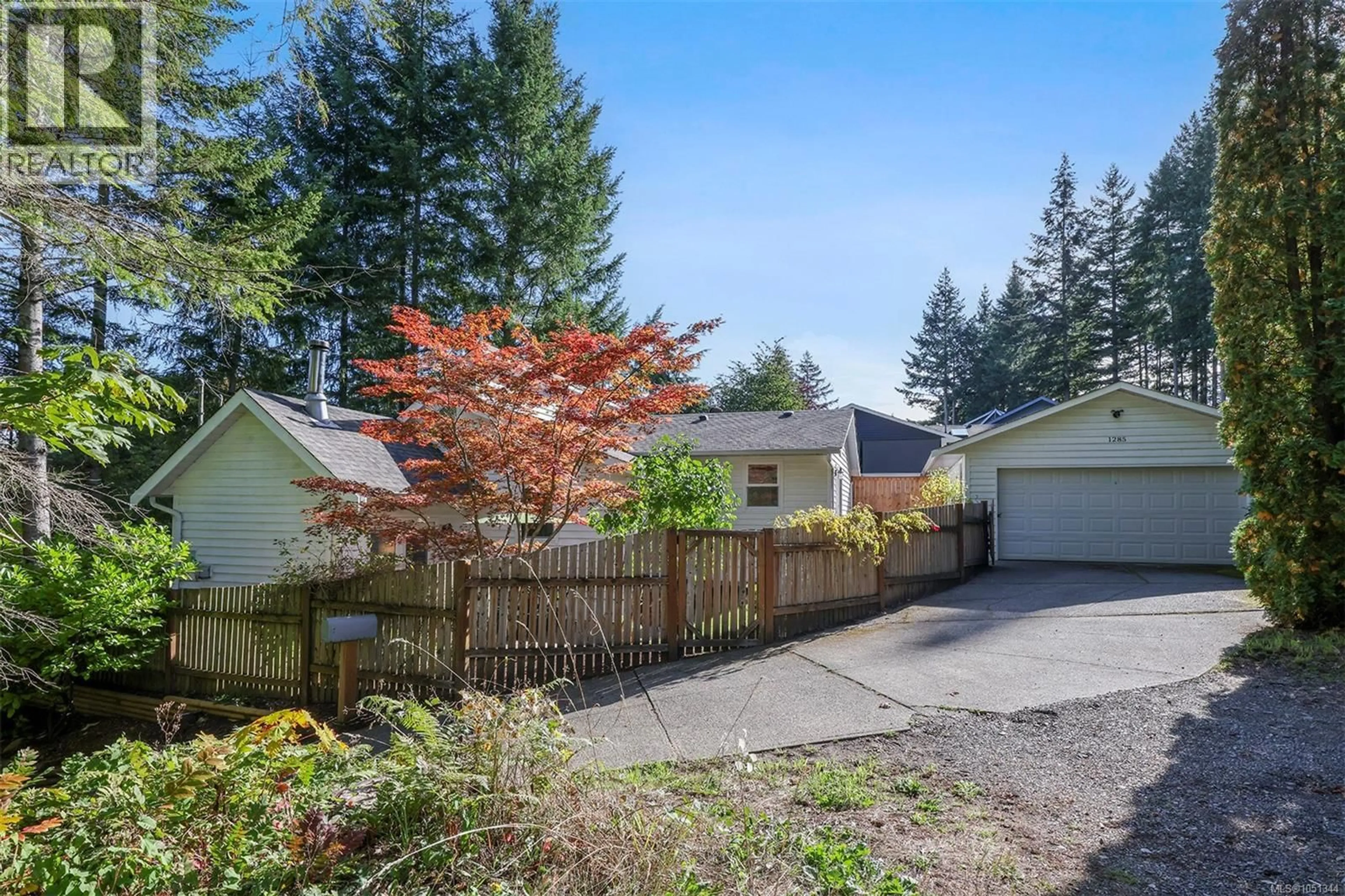 A pic from outside/outdoor area/front of a property/back of a property/a pic from drone, street for 1285 HURFORD AVENUE, Courtenay British Columbia V9N8K9