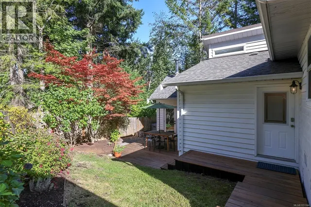 1285 HURFORD AVENUE, Courtenay 2