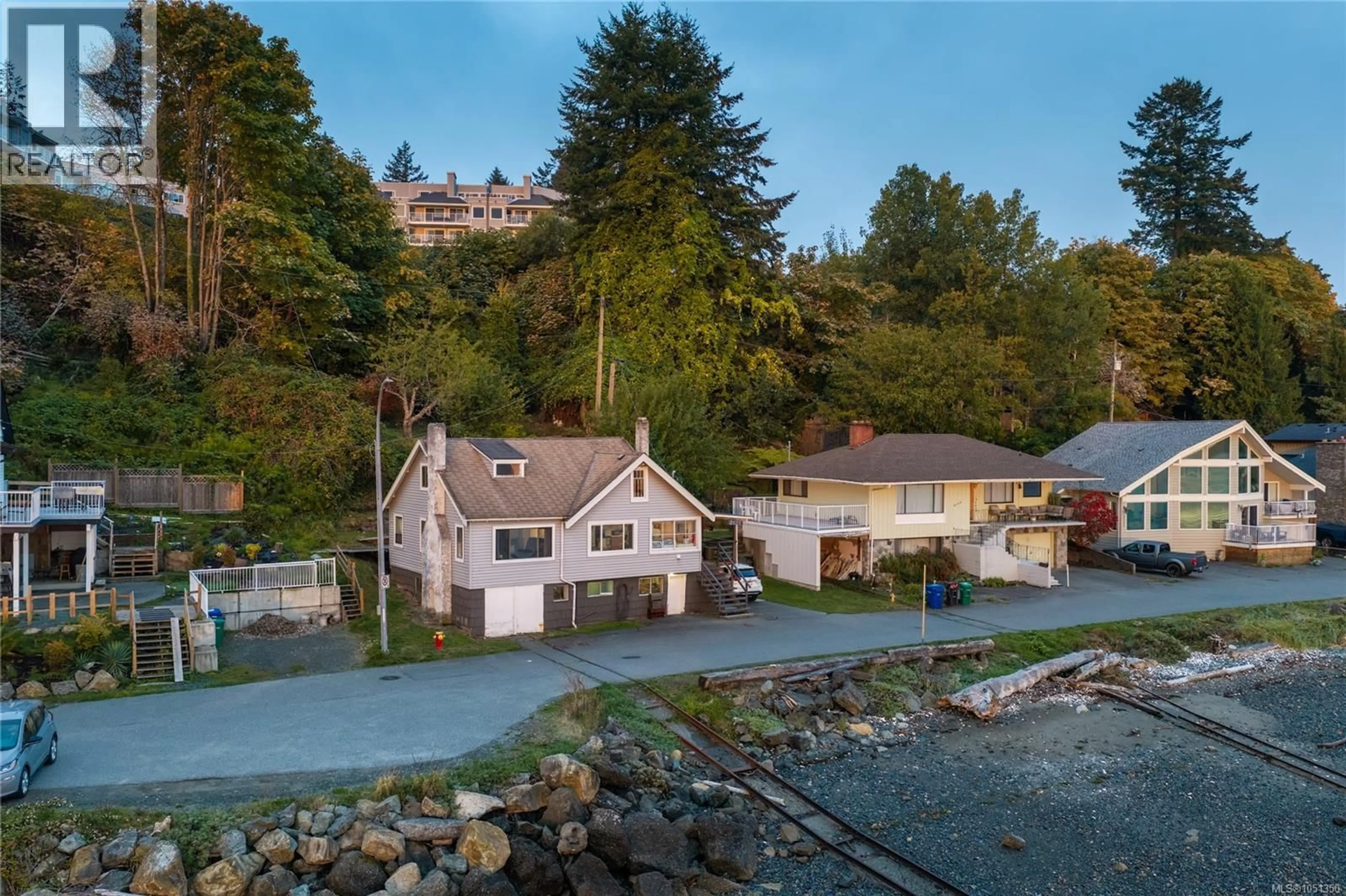 A pic from outside/outdoor area/front of a property/back of a property/a pic from drone, water/lake/river/ocean view for 2535 BATTERSEA ROAD, Nanaimo British Columbia V9S3X6