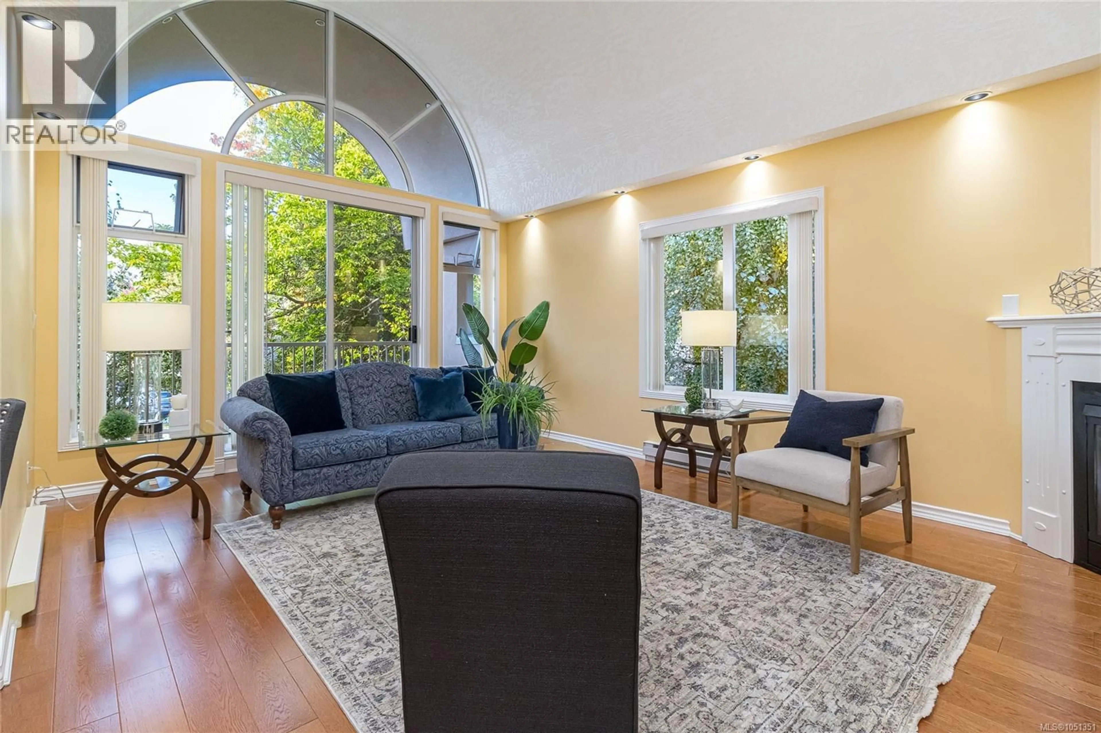 Living room with furniture, unknown for 201 - 9905 FIFTH STREET, Sidney British Columbia V8L2X6