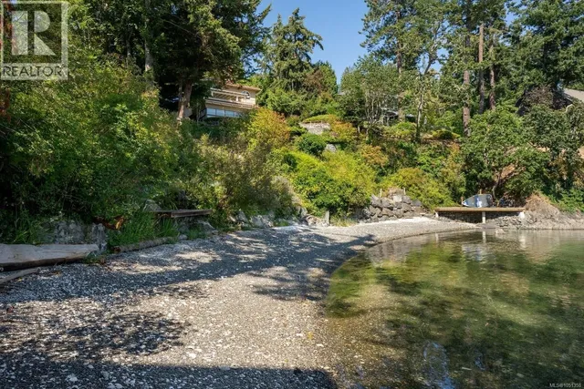 389 MOSES POINT ROAD, North Saanich 5