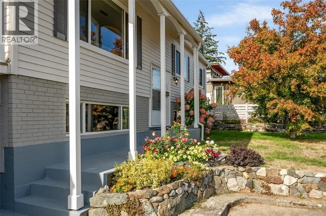 2061 FOREST DRIVE, Nanaimo 2