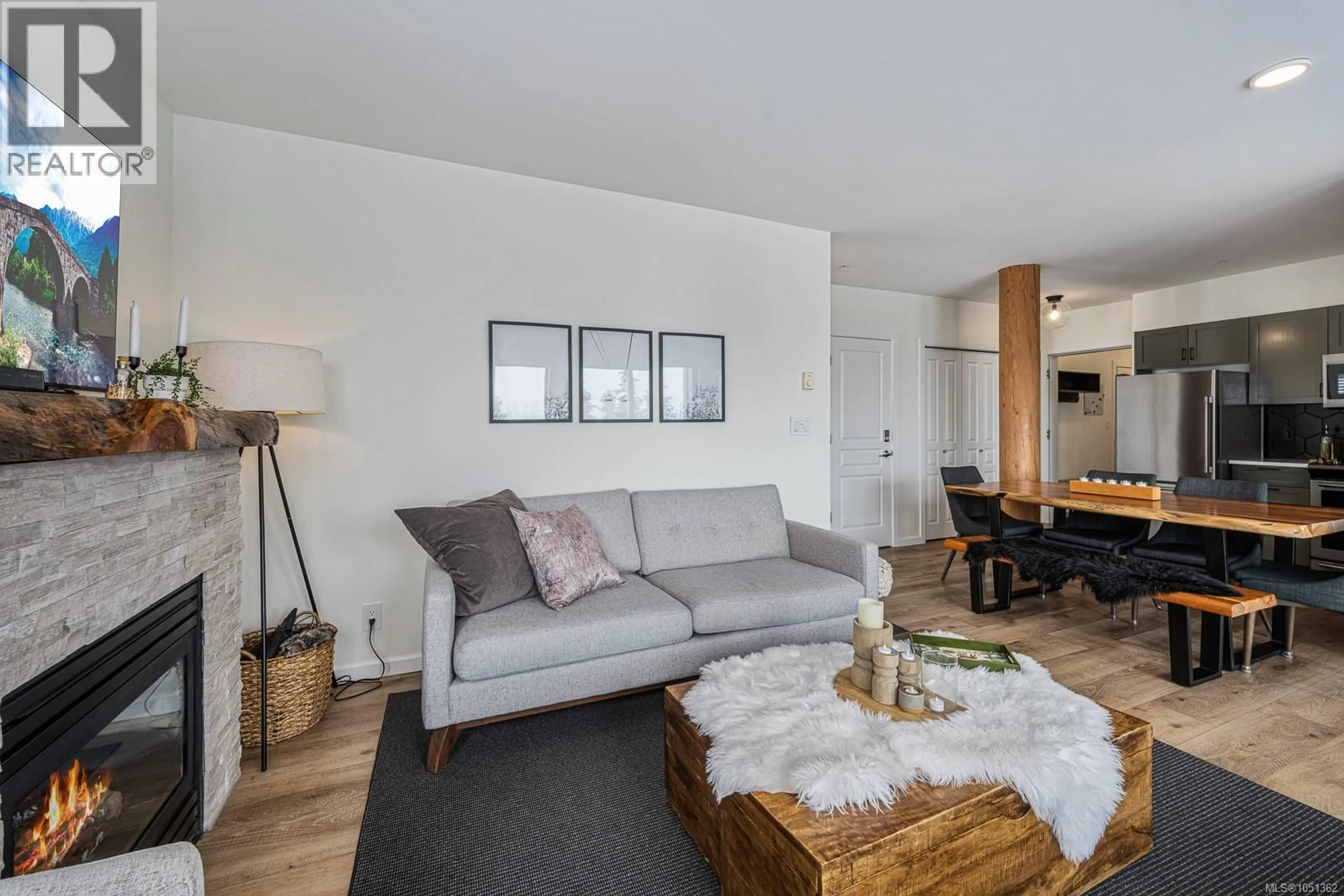 Living room with furniture, wood/laminate floor for 303 - 1280 ALPINE ROAD, Courtenay British Columbia V9J1L0