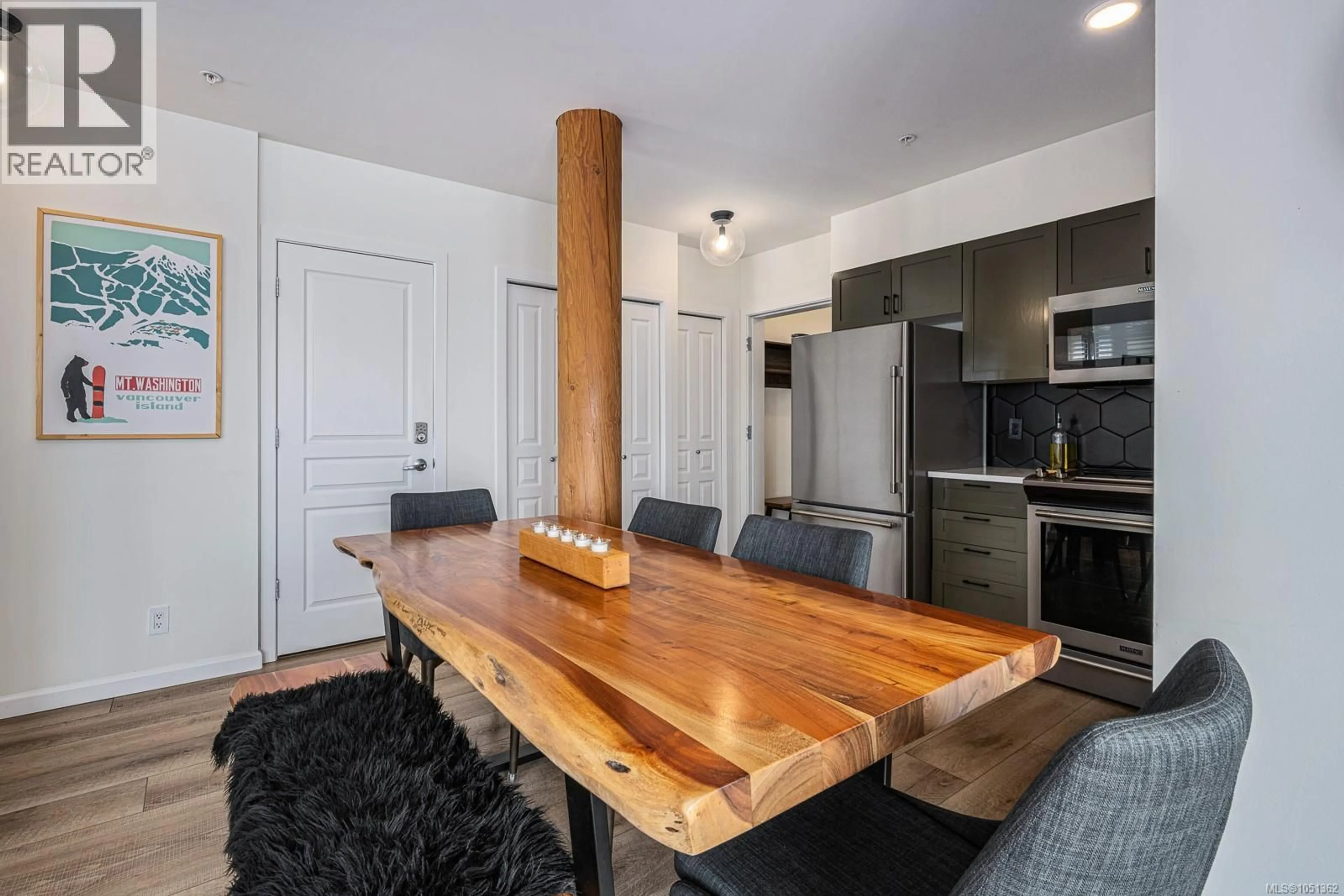 Open concept kitchen, wood/laminate floor for 303 - 1280 ALPINE ROAD, Courtenay British Columbia V9J1L0