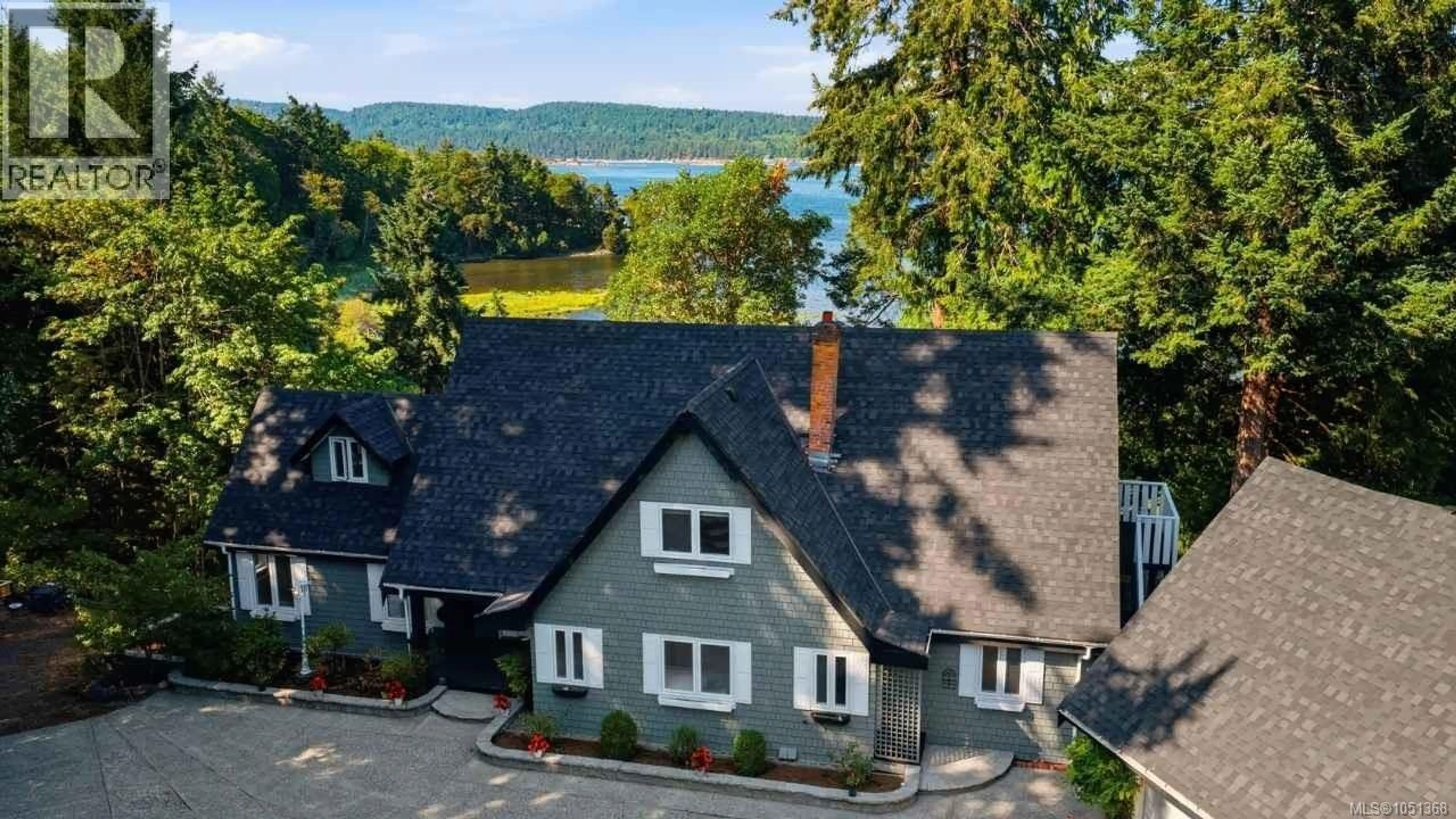 A pic from outside/outdoor area/front of a property/back of a property/a pic from drone, water/lake/river/ocean view for 302 ROLAND ROAD, Ladysmith British Columbia V9G1X8