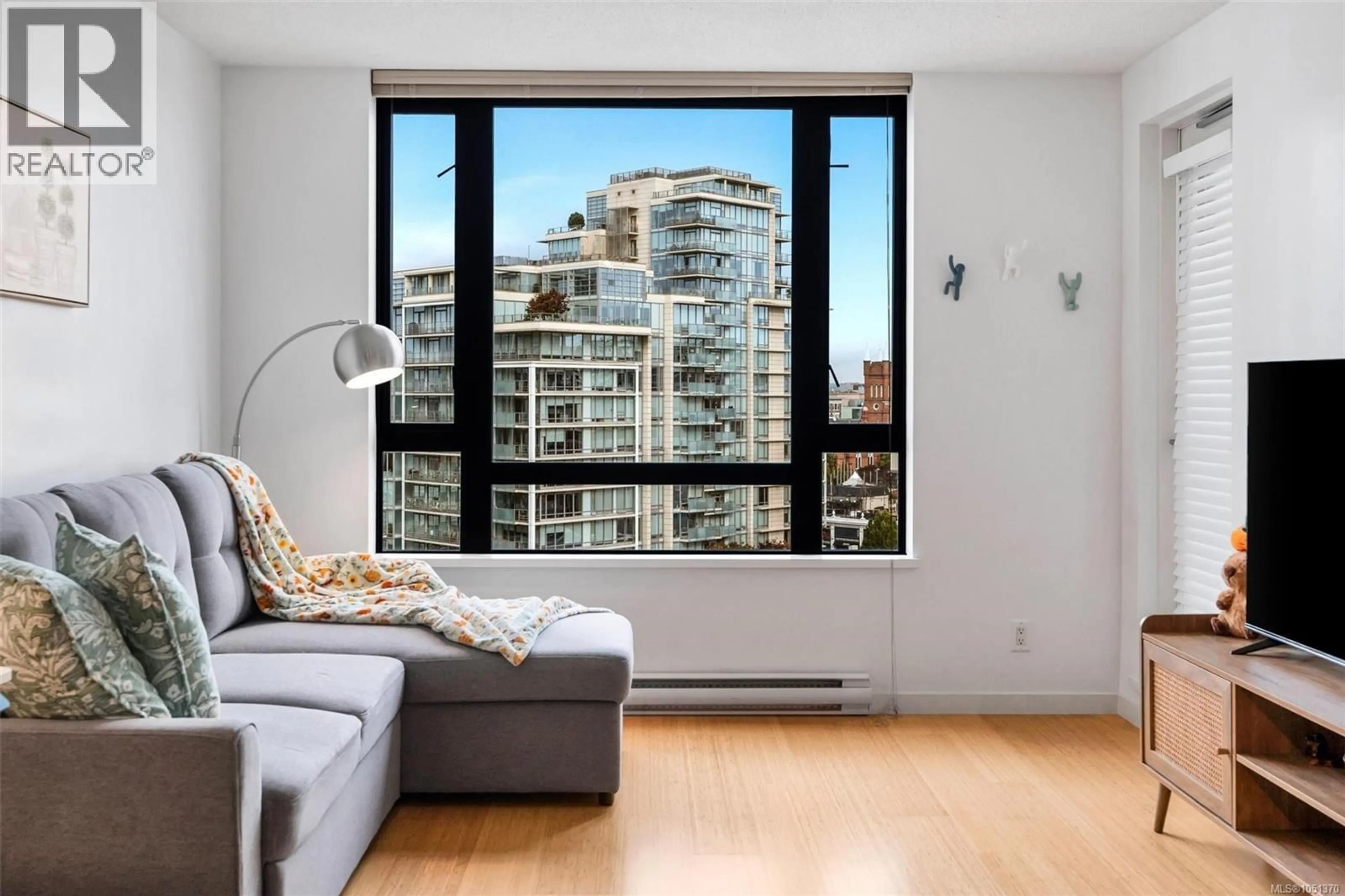 Unknown for 1001 - 751 FAIRFIELD ROAD, Victoria British Columbia V8W4A4