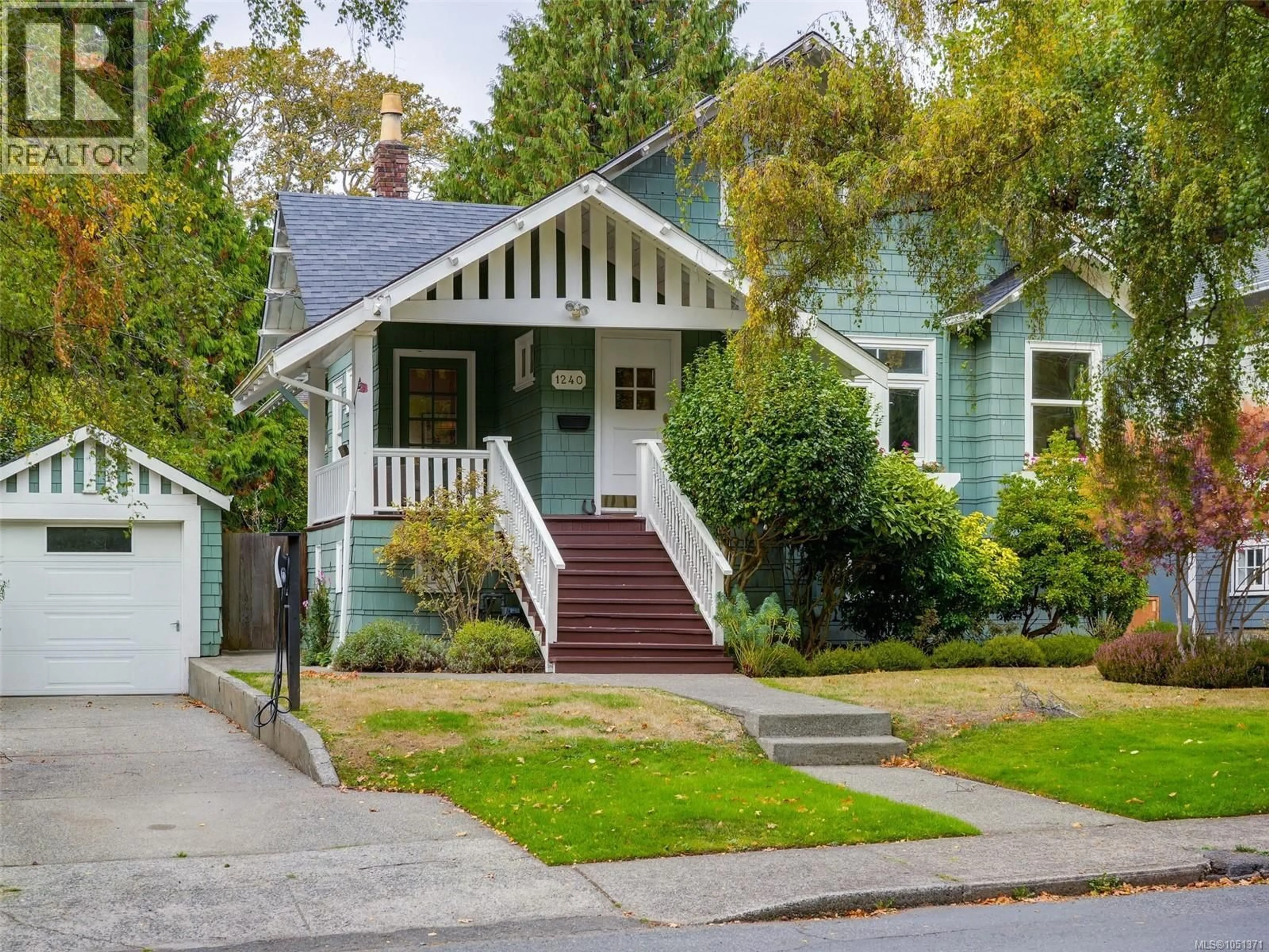 Home with vinyl exterior material, street for 1240 VICTORIA AVENUE, Oak Bay British Columbia V8S4P2