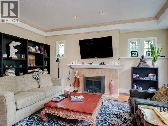 1240 VICTORIA AVENUE, Oak Bay 2