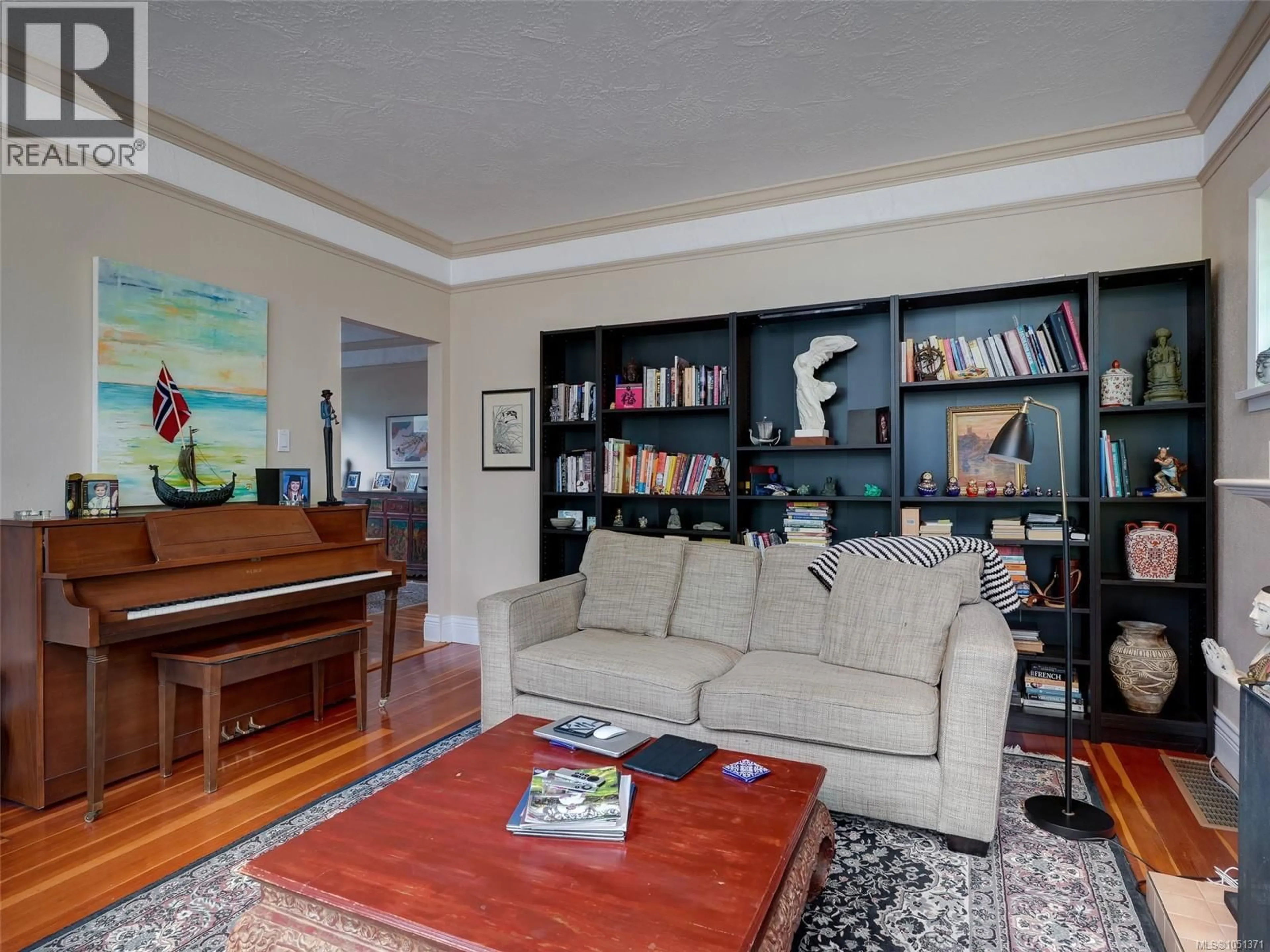Living room with furniture, wood/laminate floor for 1240 VICTORIA AVENUE, Oak Bay British Columbia V8S4P2