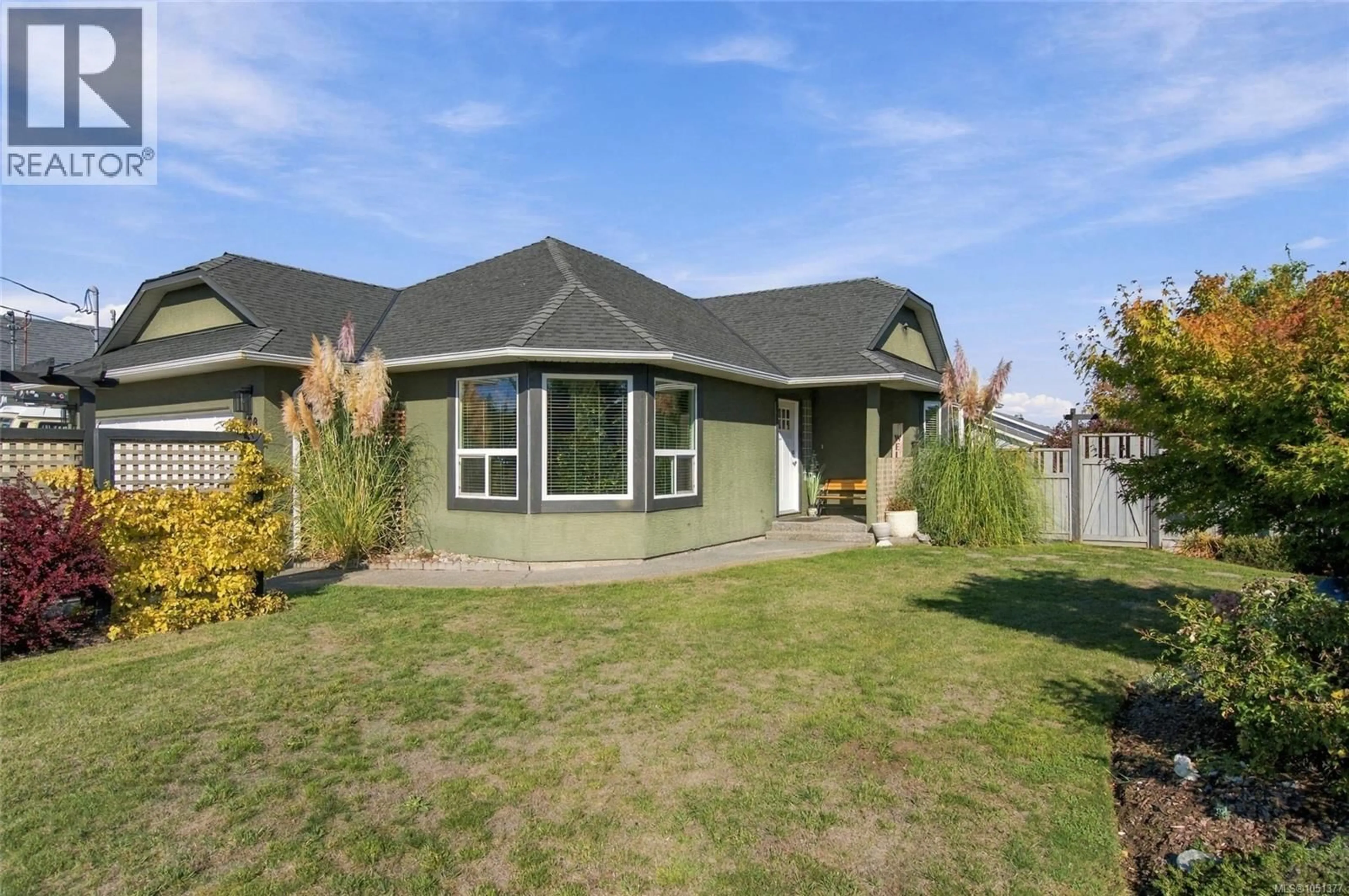 Home with vinyl exterior material, street for 878 TEMPLE STREET, Parksville British Columbia V9P2L8