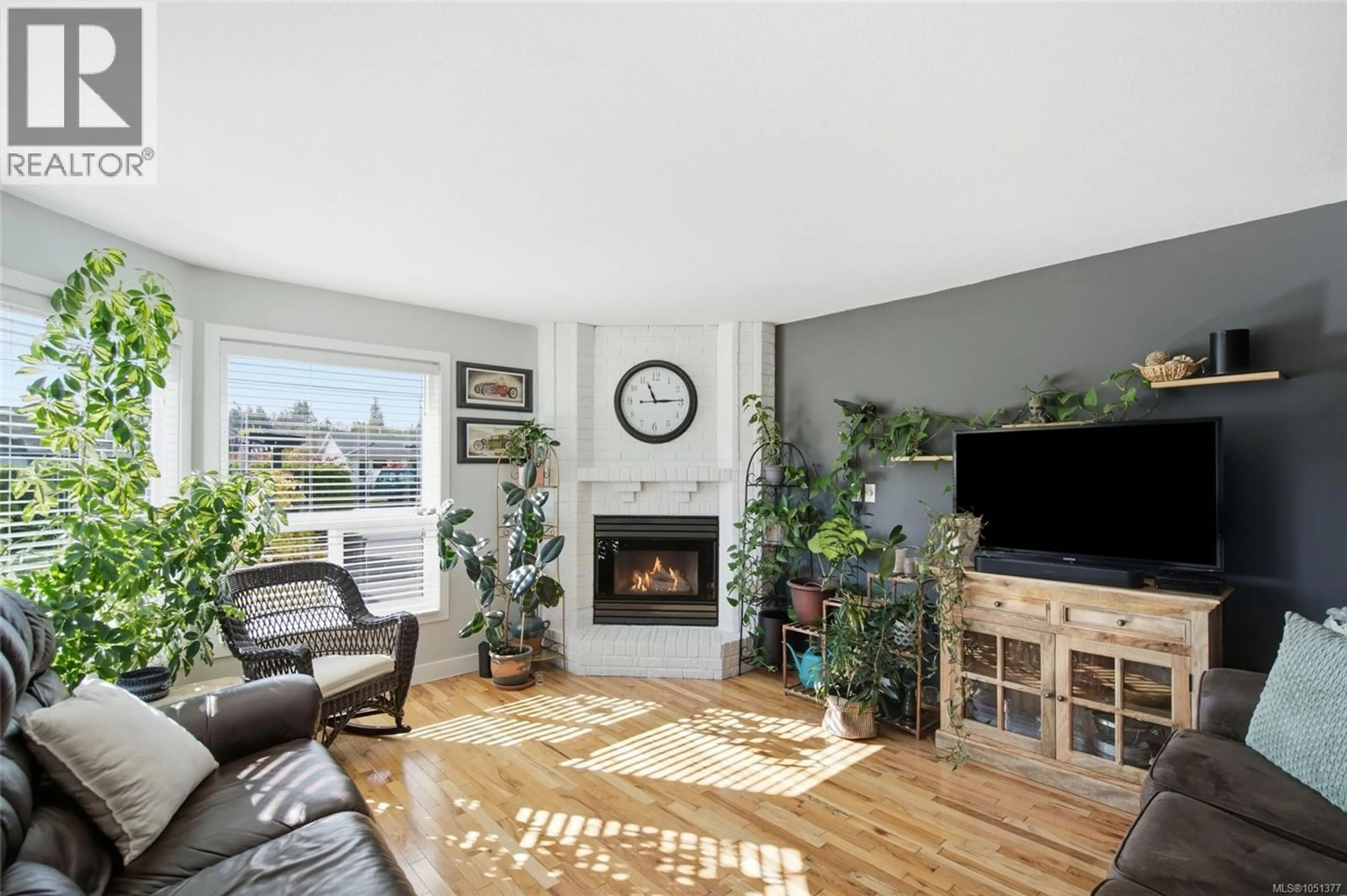 Living room with furniture, unknown for 878 TEMPLE STREET, Parksville British Columbia V9P2L8